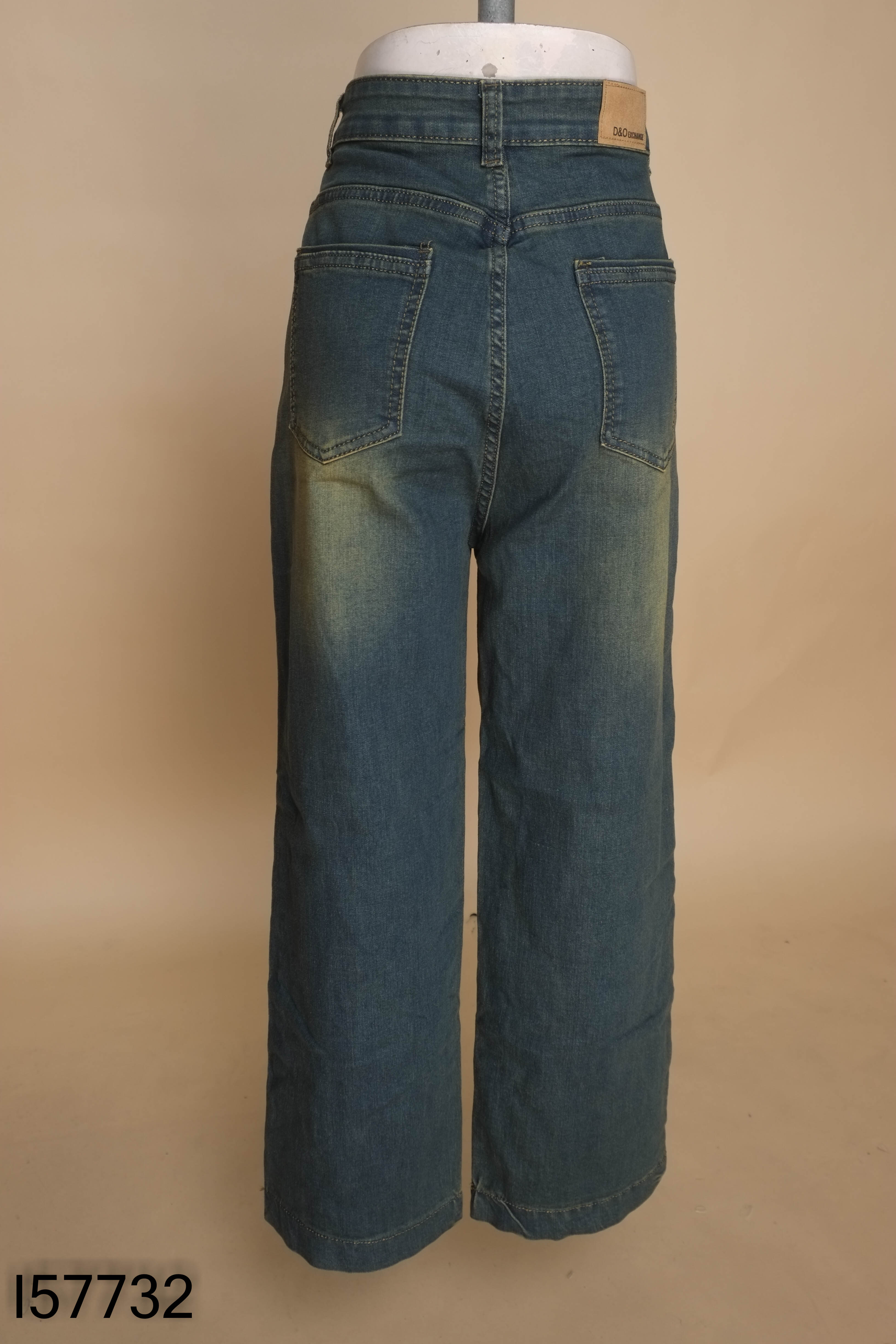 Quần jeans xanh suông
