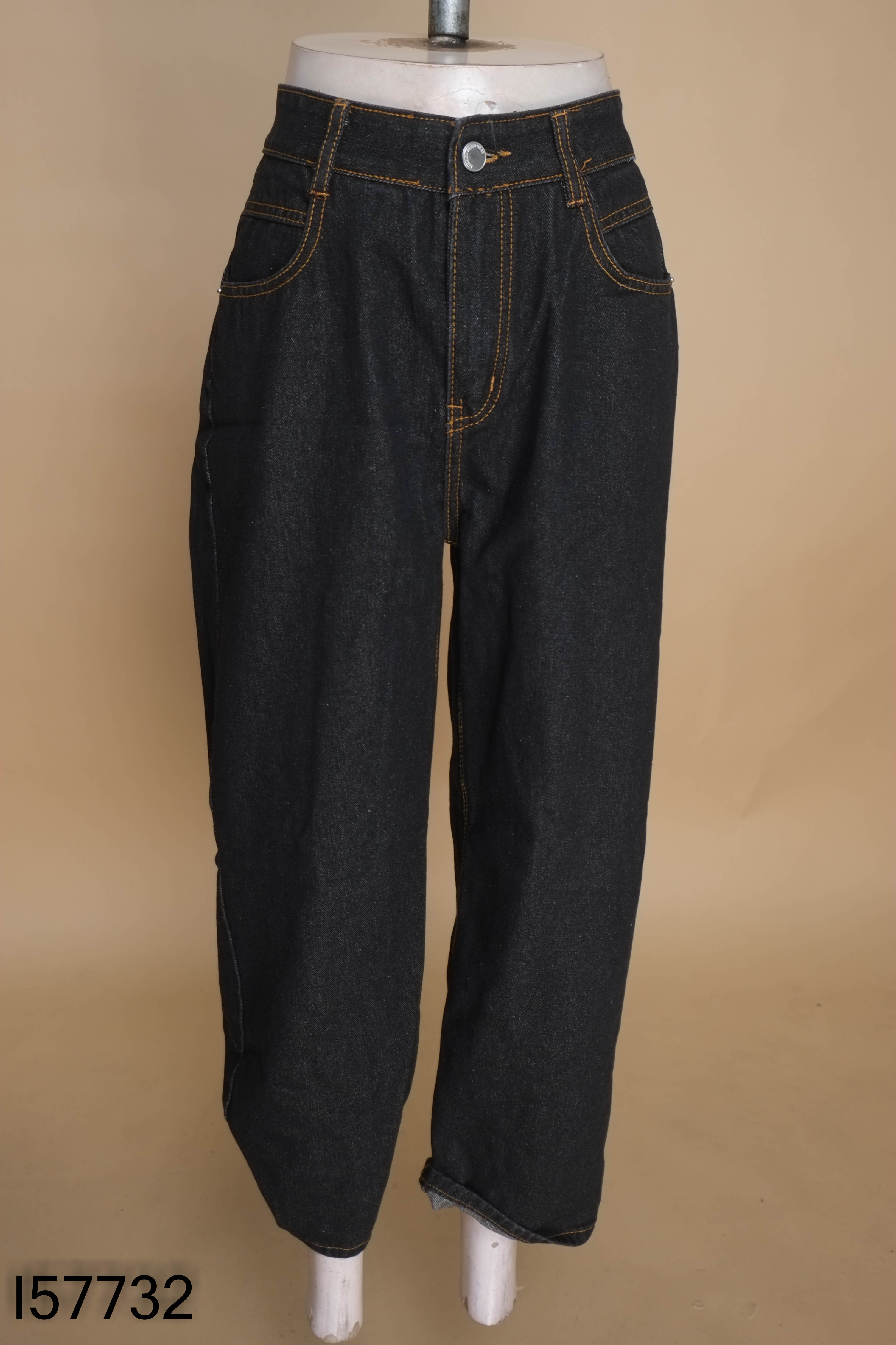 Quần jeans đen suông THE QUẠO