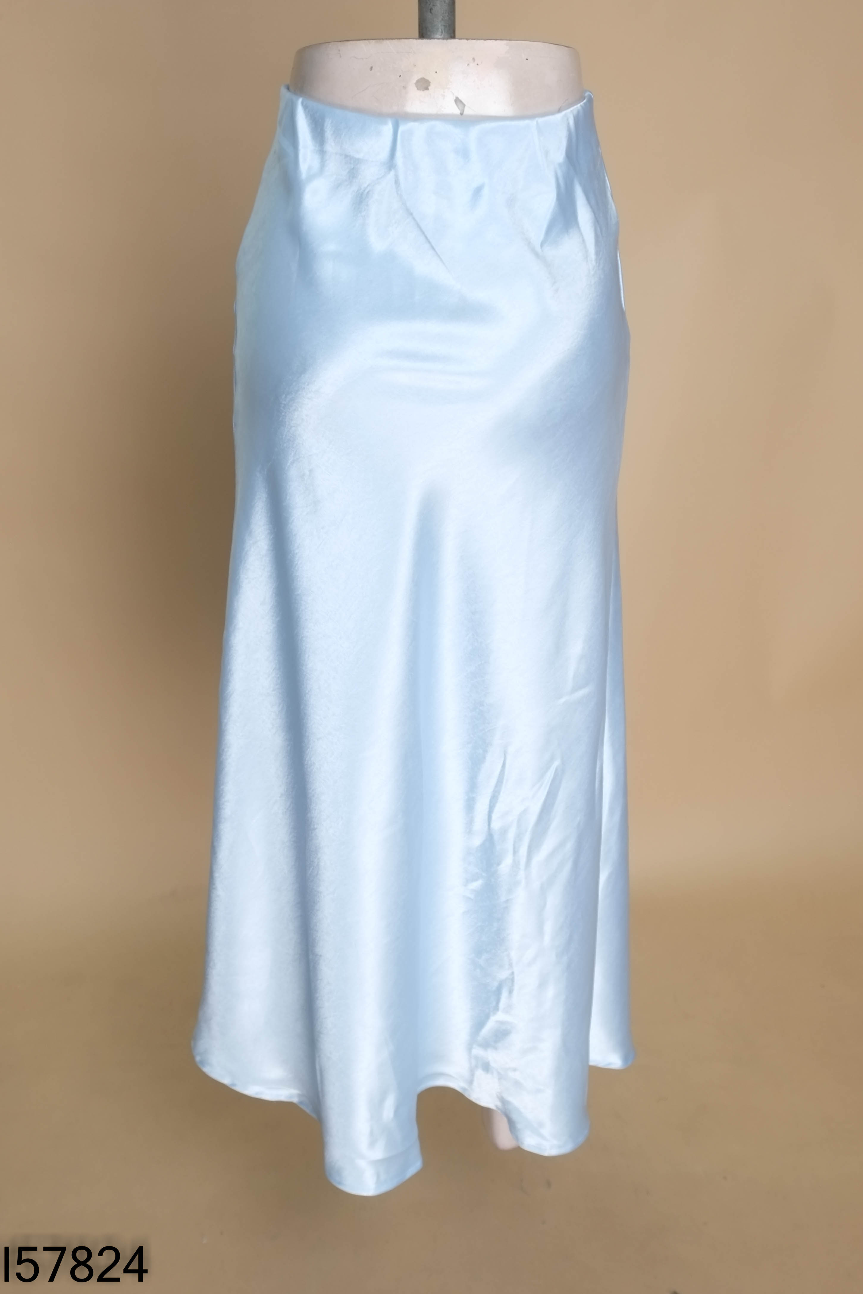 Chân váy lụa xanh