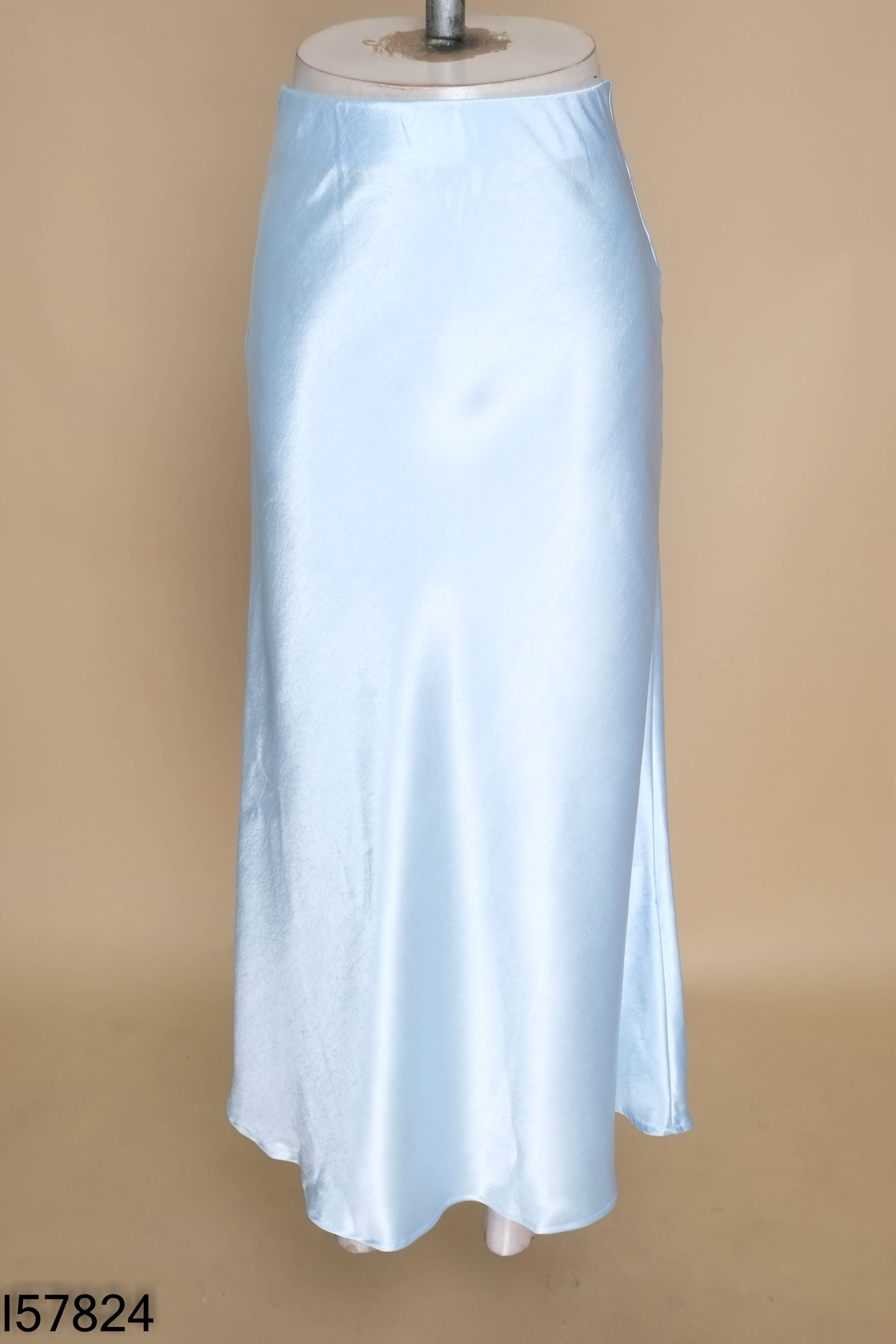Chân váy lụa xanh
