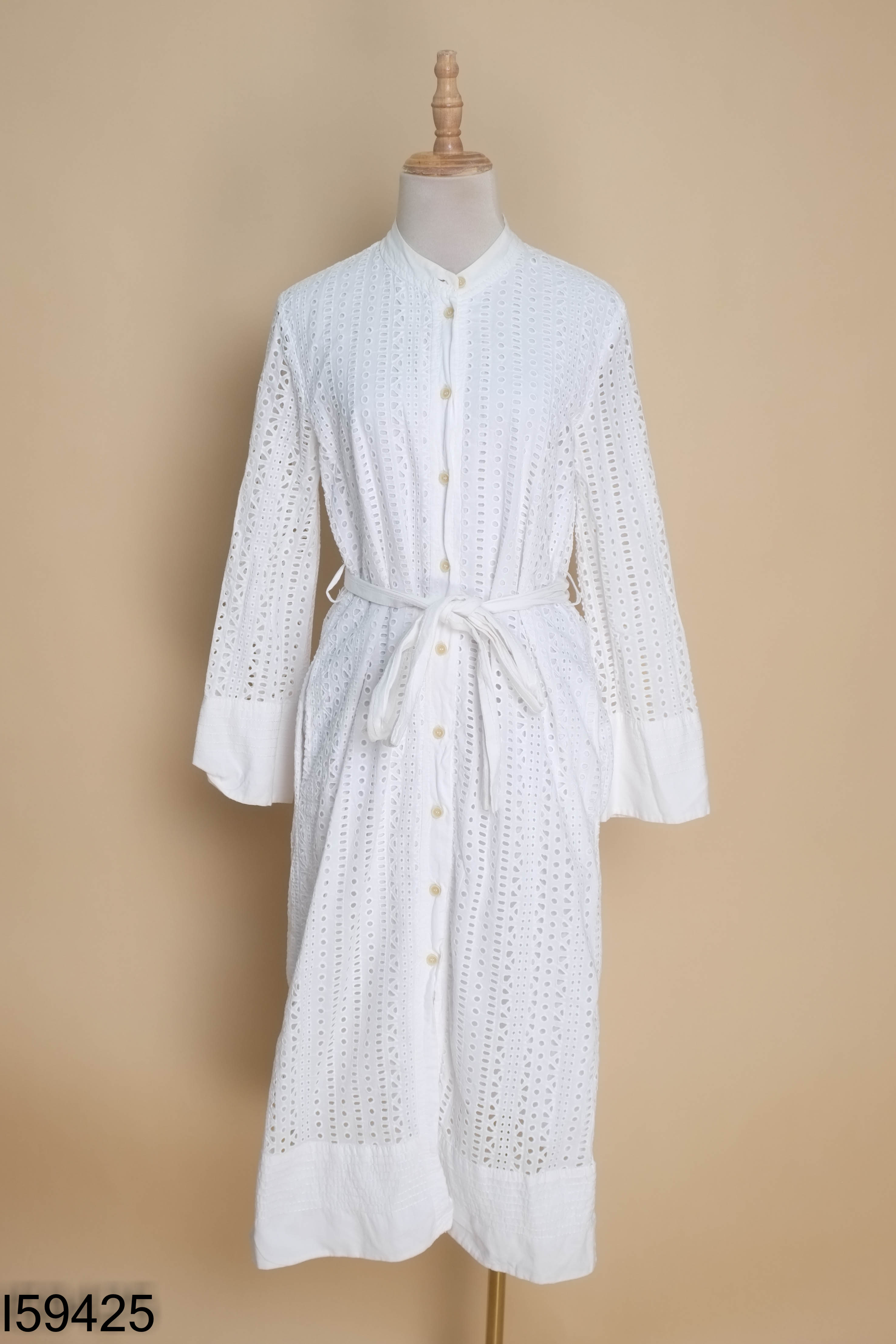 Váy ZARA trắng họa tiết lỗ