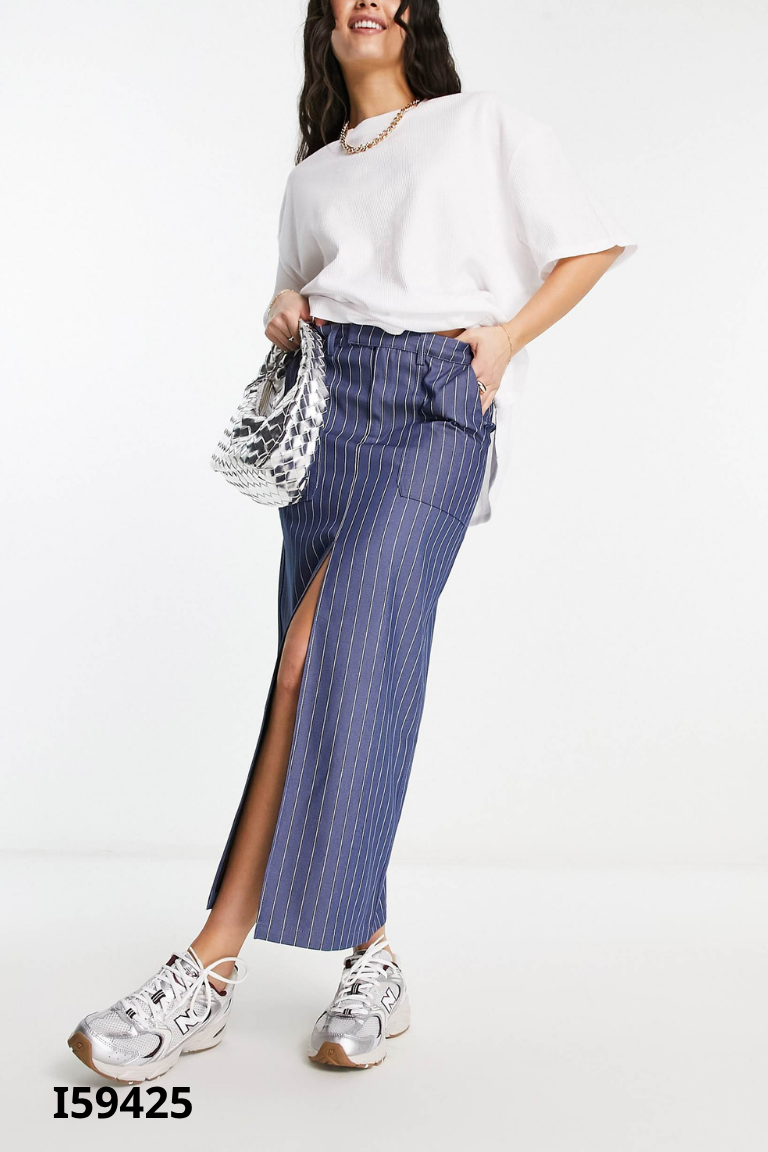 Chân váy BERSHKA xanh sọc trắng