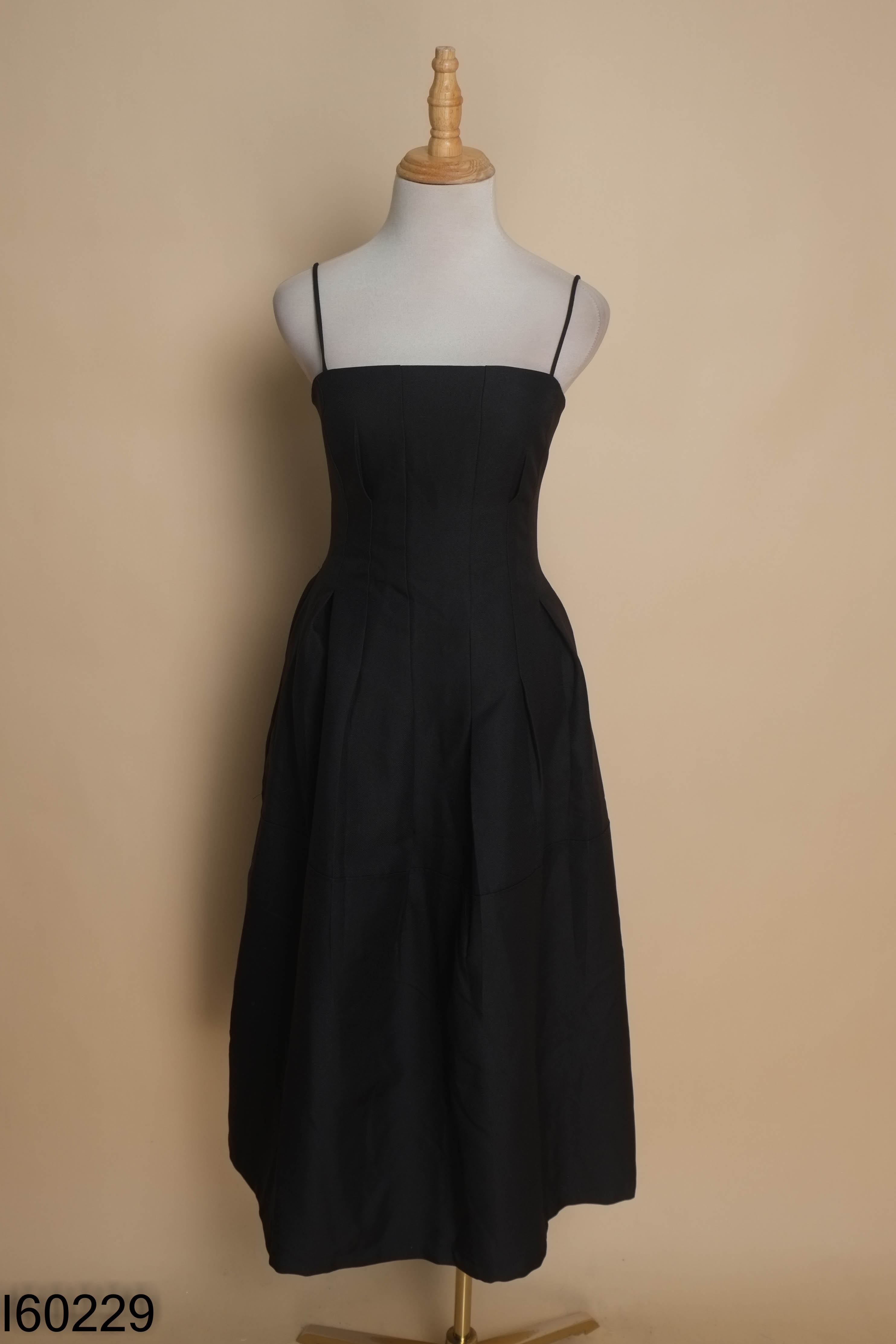 NEWTAG Váy hai dây 3CE đen ly eo