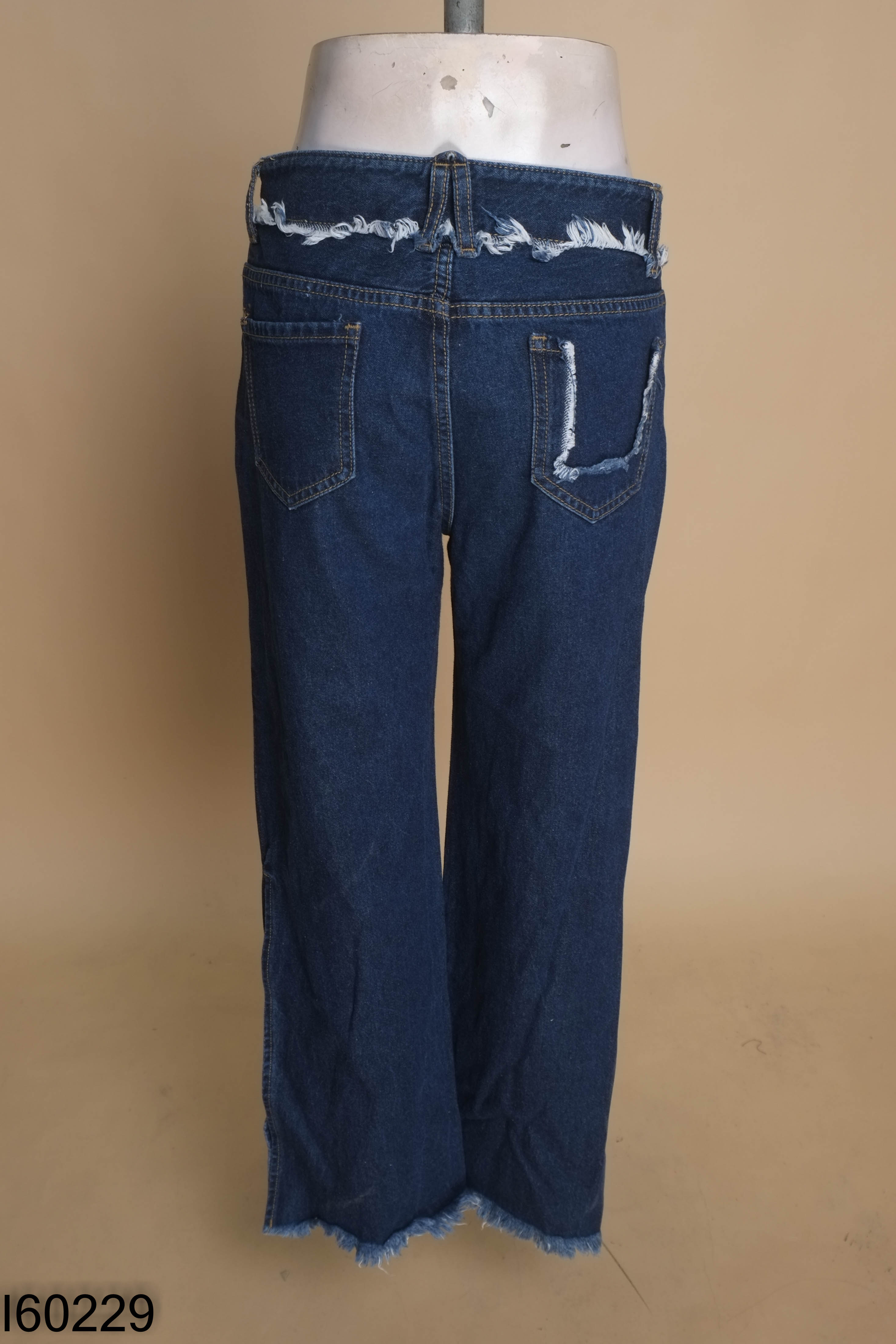 Quần jeans suông xanh viền tua rua