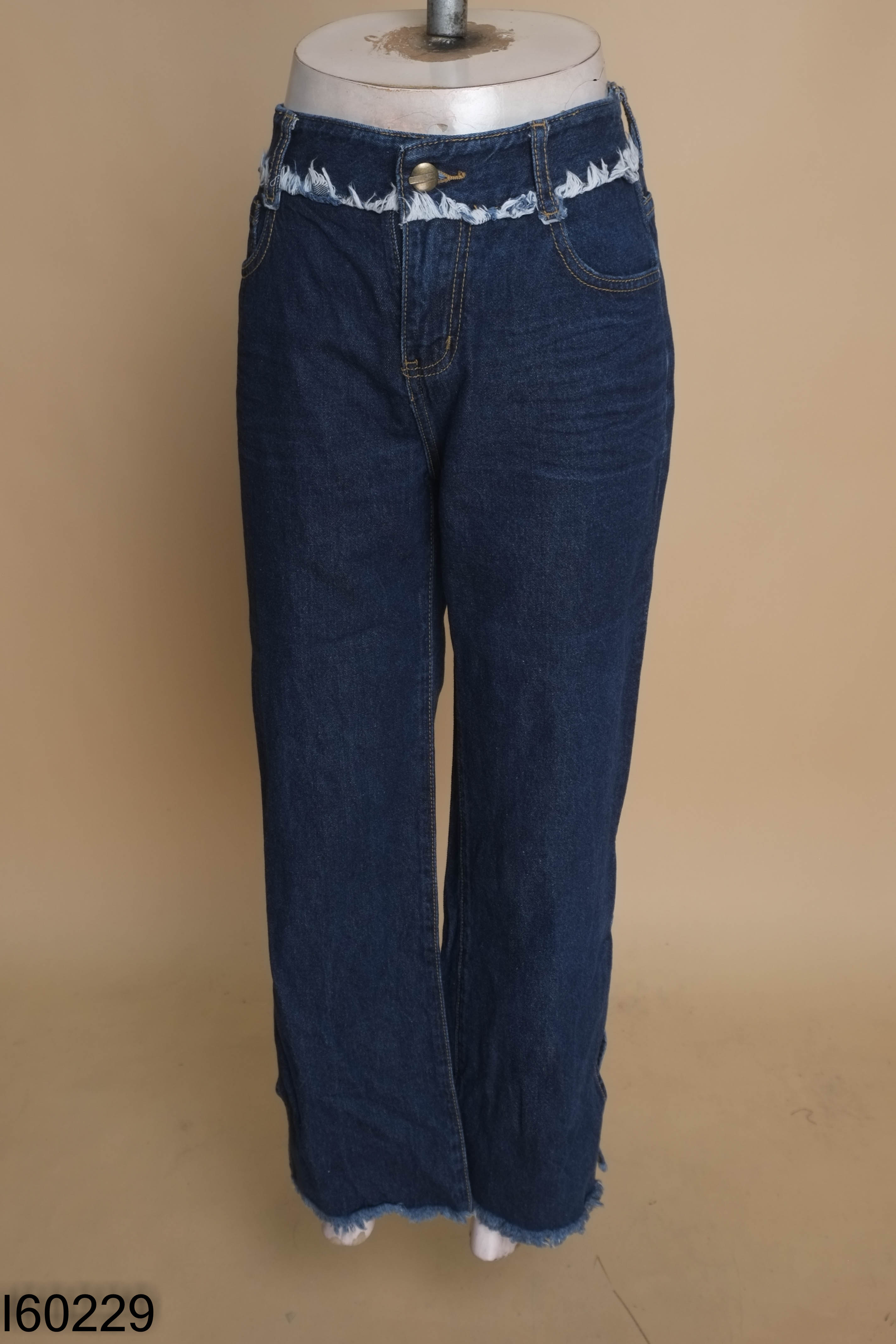 Quần jeans suông xanh viền tua rua