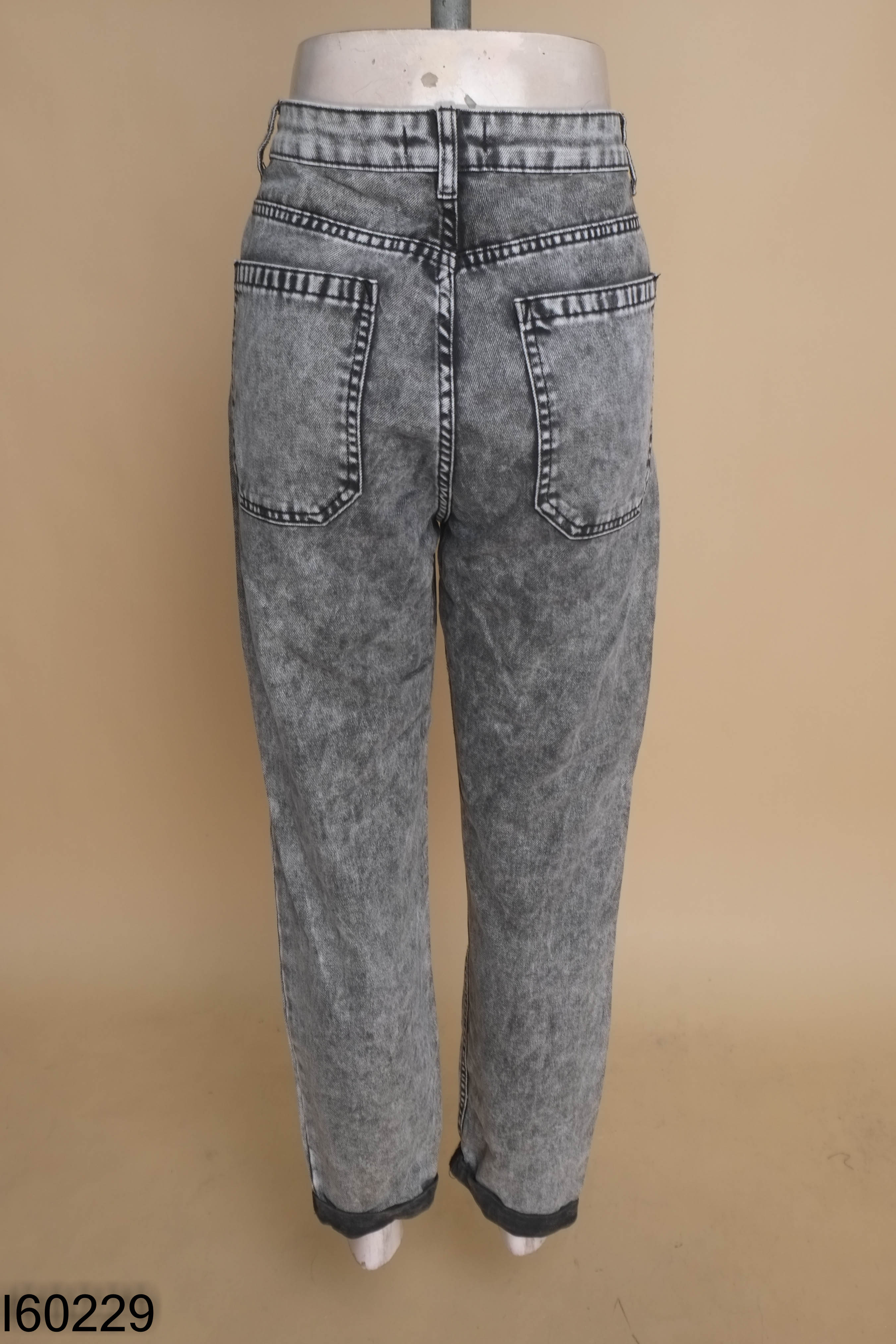 Quần jeans BERSHKA xám trơn