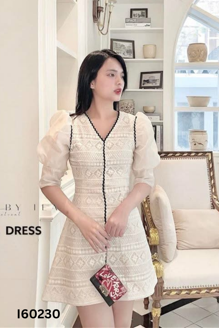 Váy CHARM BY TEA ren be viền đen
