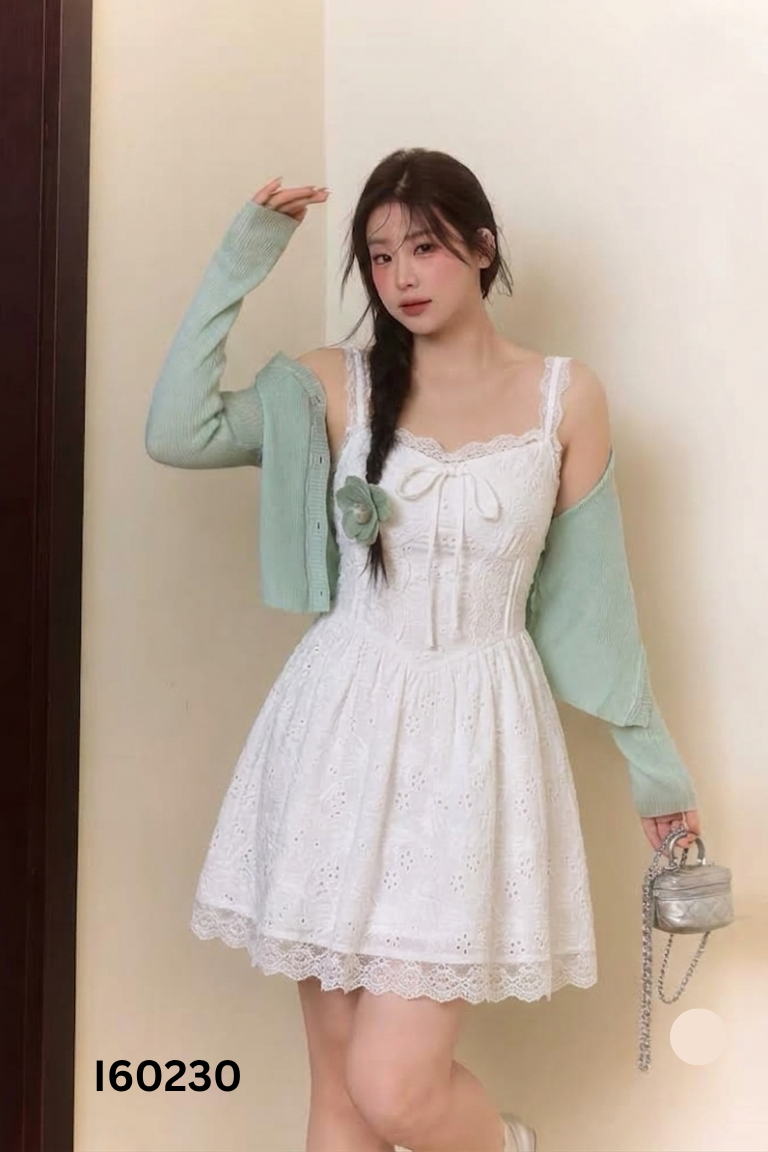 Váy hai dây trắng viền ren
