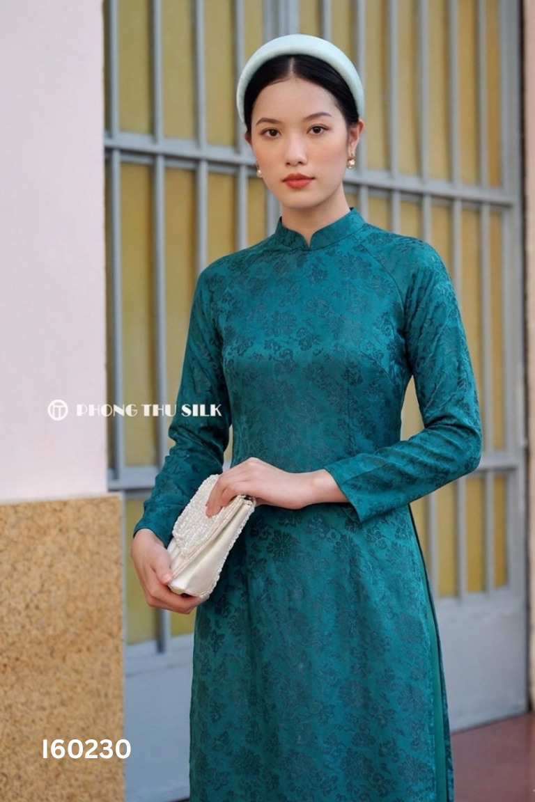 Set áo dài họa tiết + quần lụa xanh lá