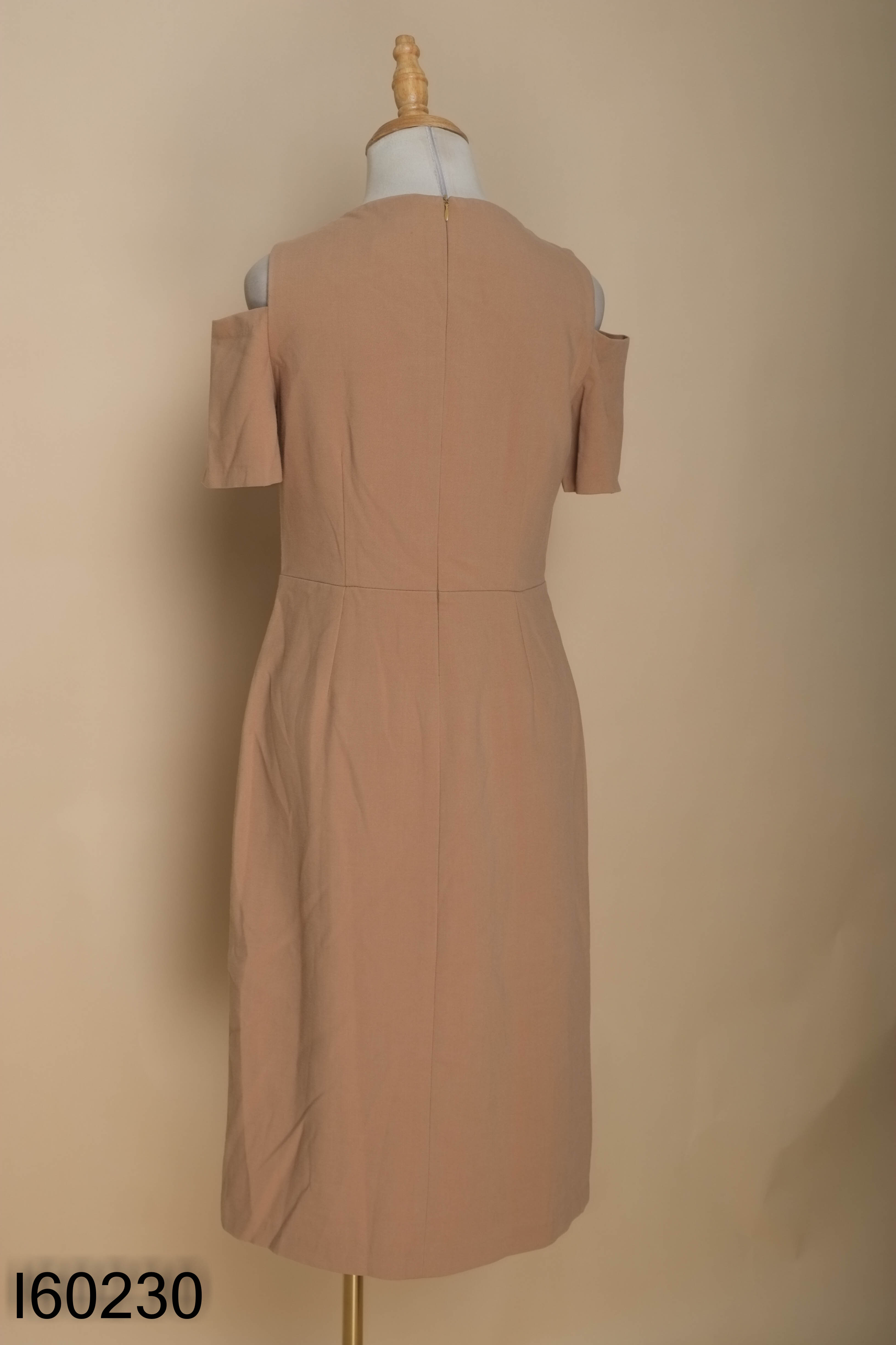 Váy TNK COLLECTION nâu hở vai