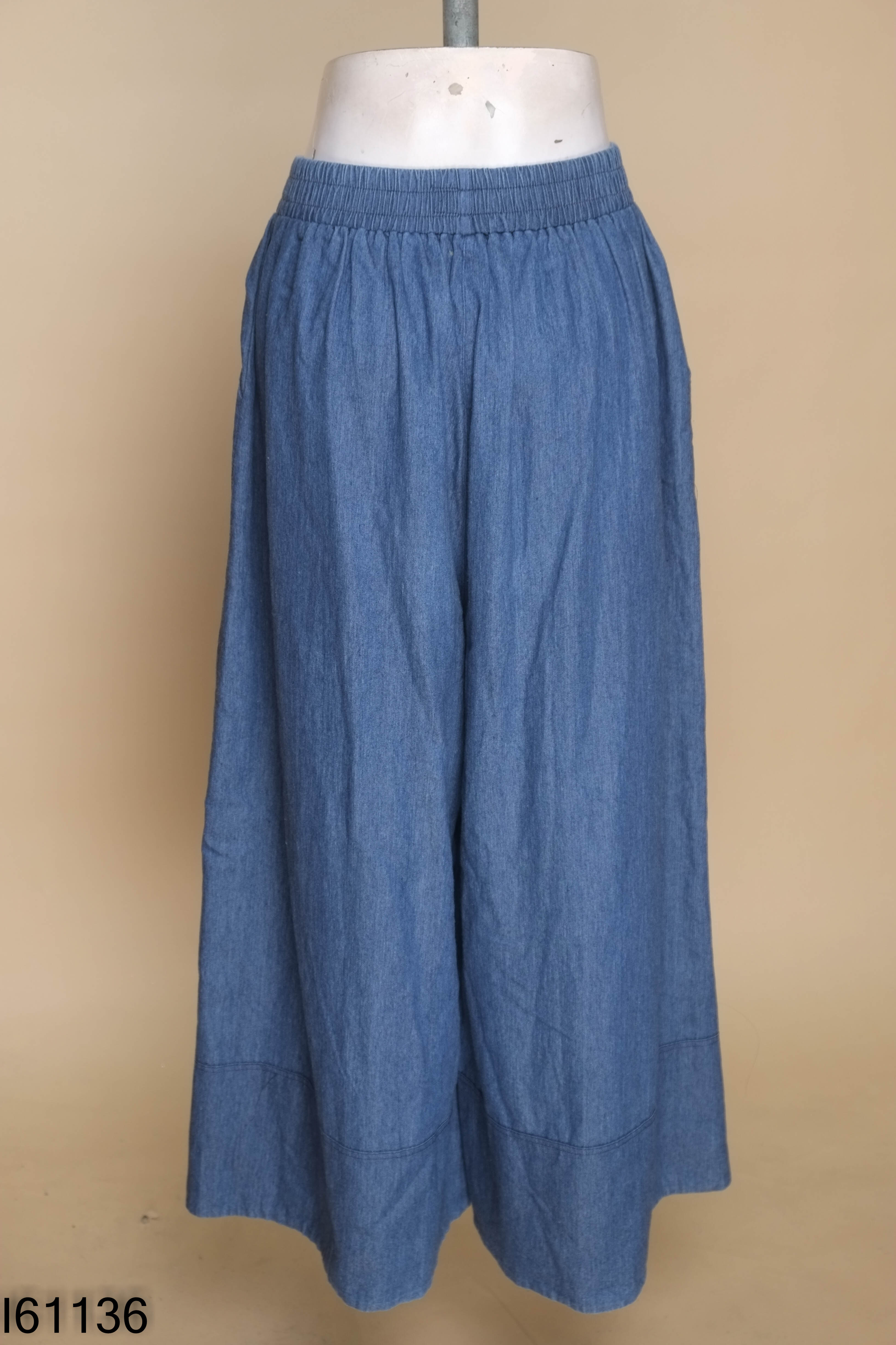 Quần jeans xanh cạp chun