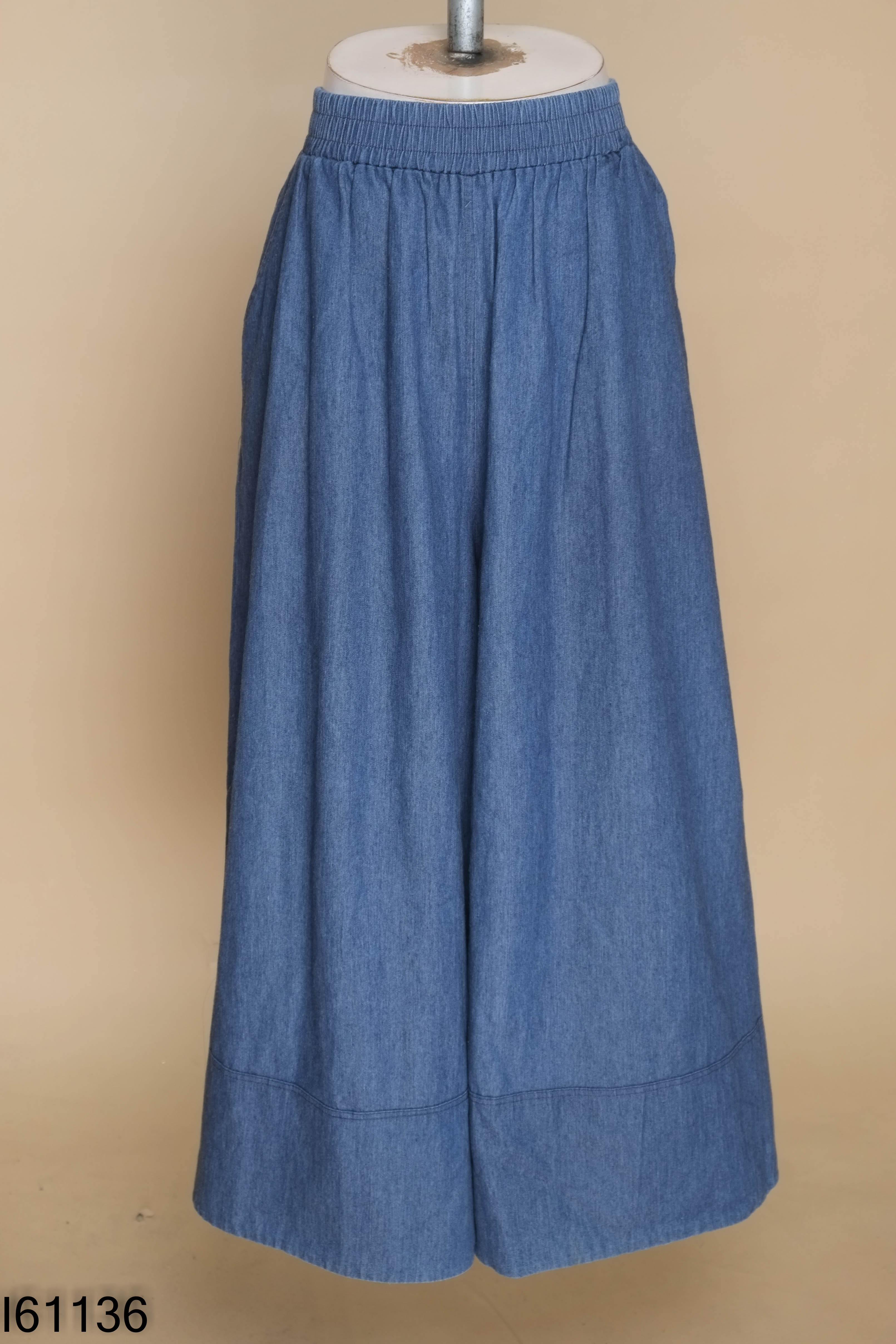 Quần jeans xanh cạp chun