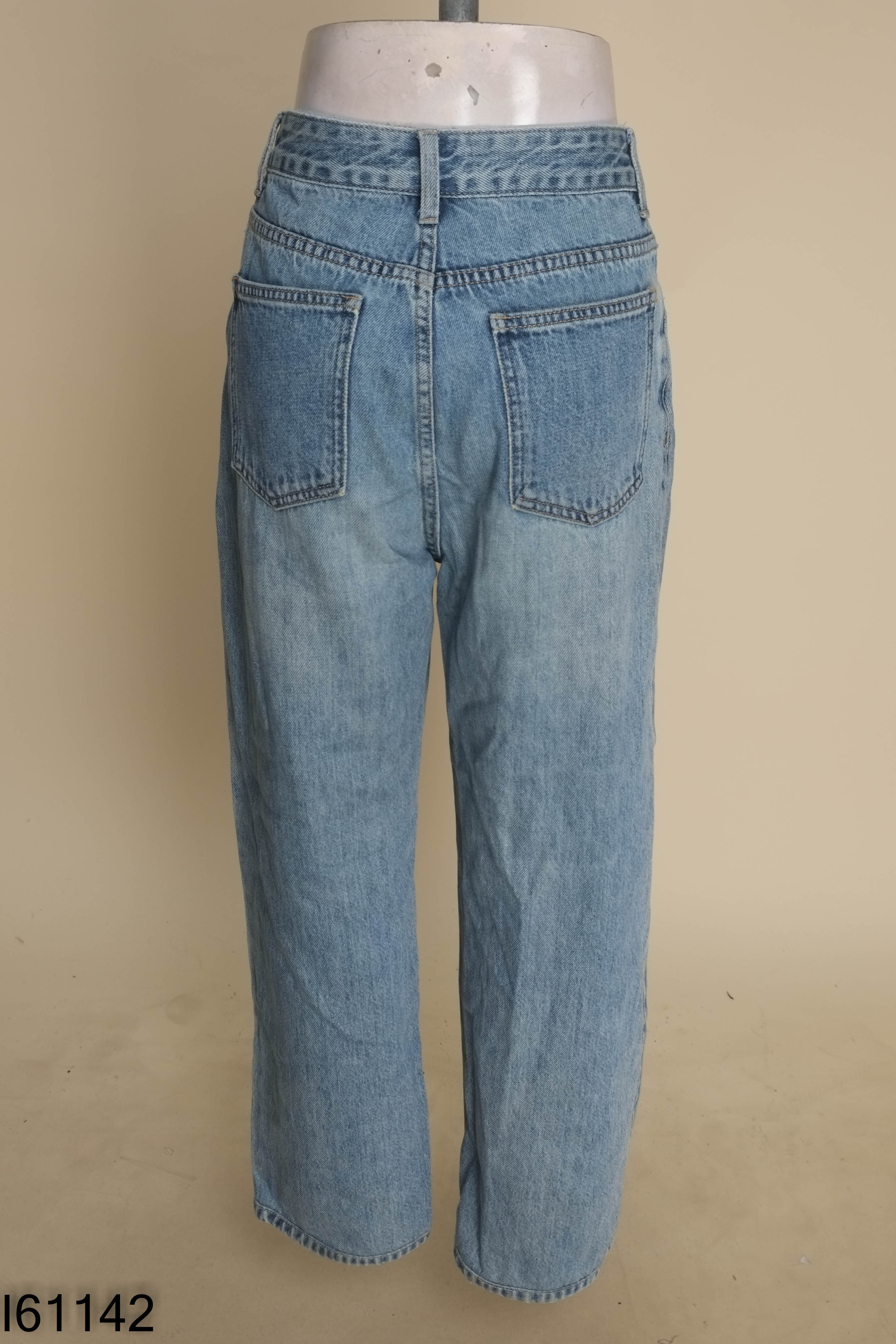 Quần jeans xanh suông