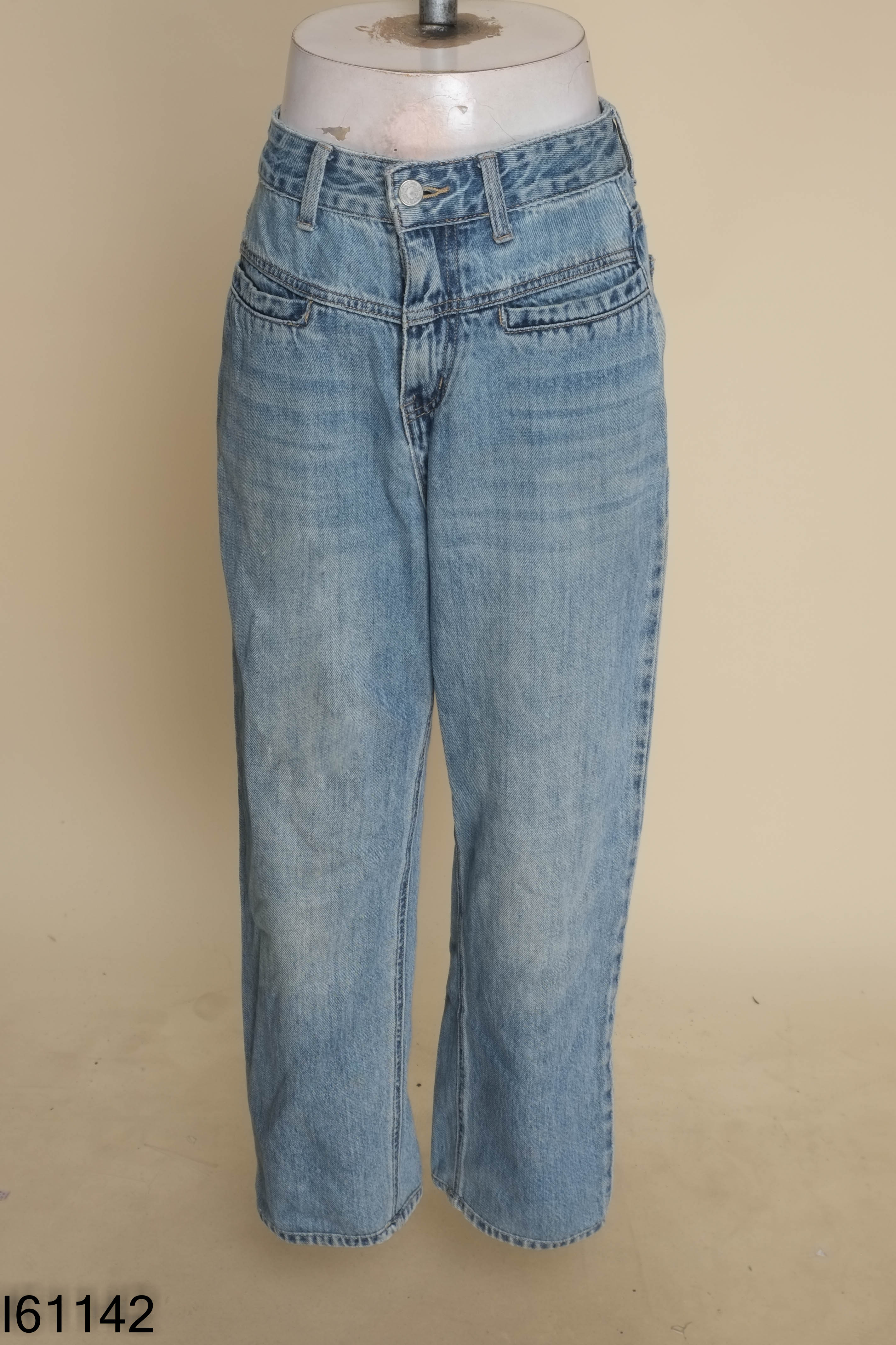 Quần jeans xanh suông