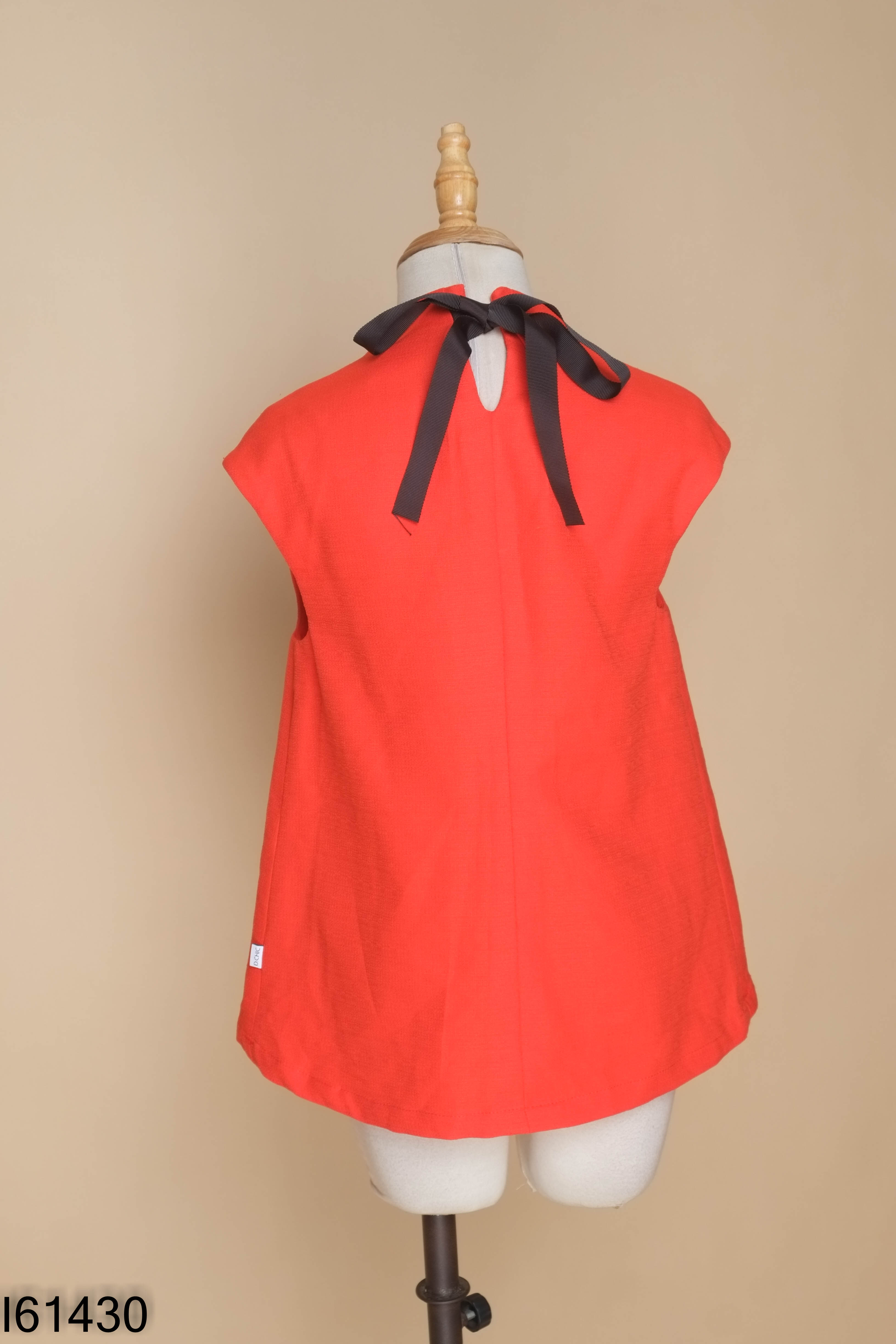 Áo D.CHIC đỏ cổ tròn
