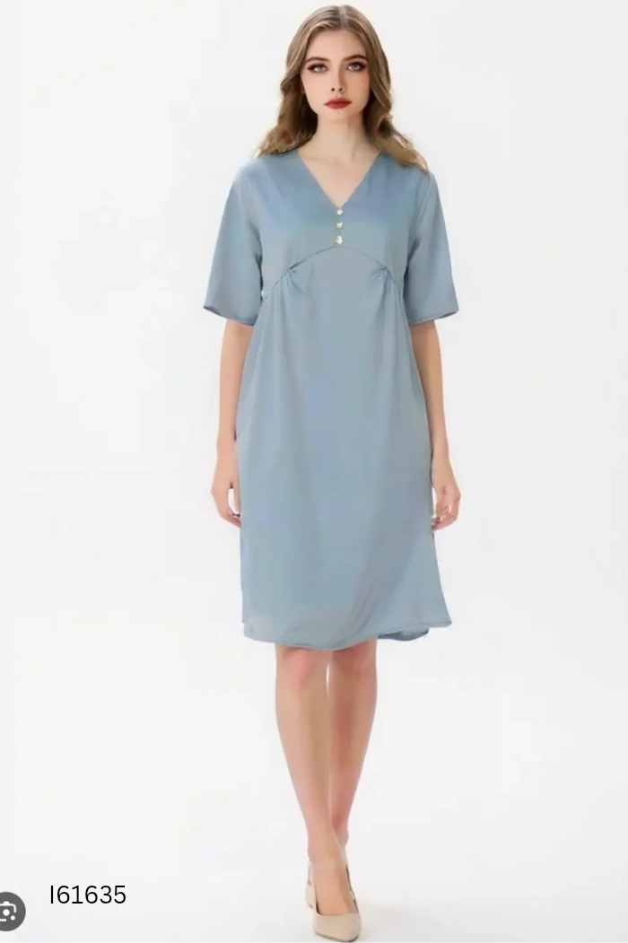 Váy lụa xanh cổ V đính ngọc