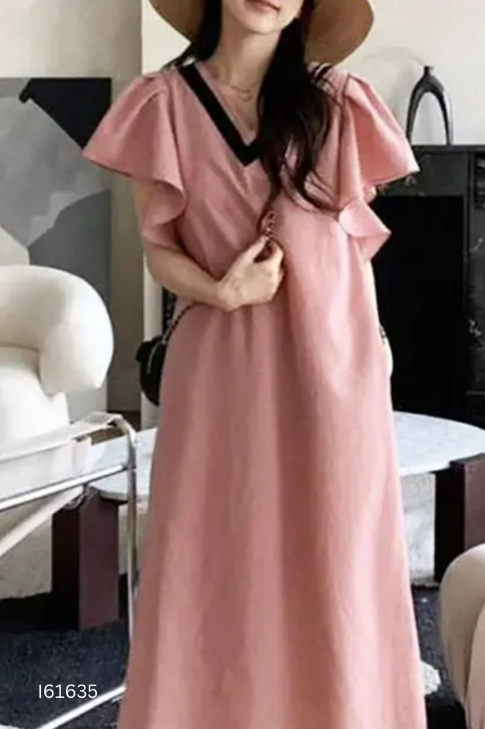 Váy hồng cổ V viền đen