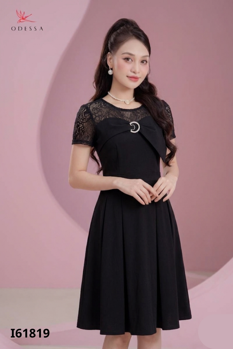Váy đen dài phối lưới
