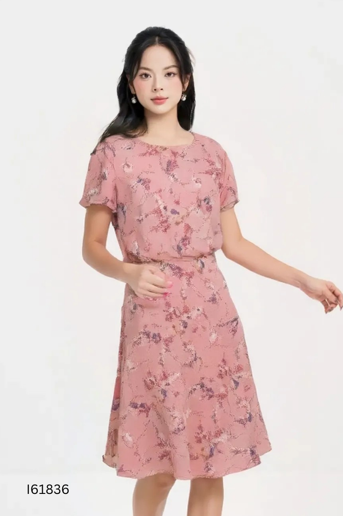 Váy hồng hoạ tiết bèo