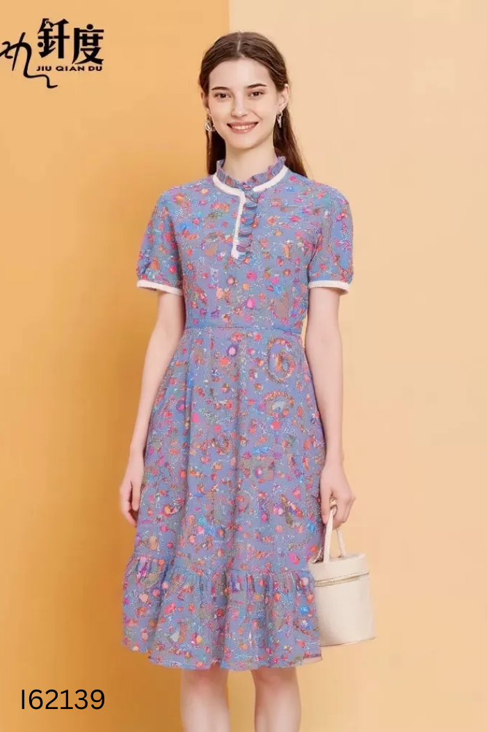 Váy xanh phối họa tiết