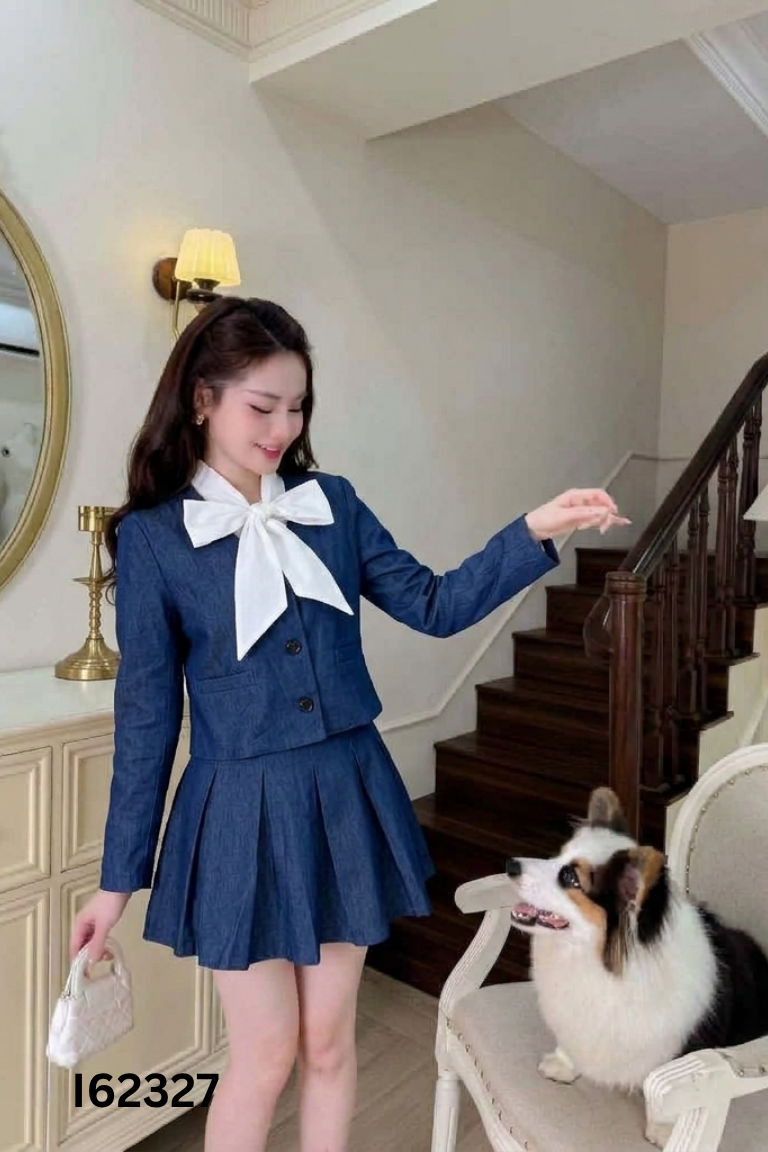 Set xanh phối trắng áo kiểu + chân váy