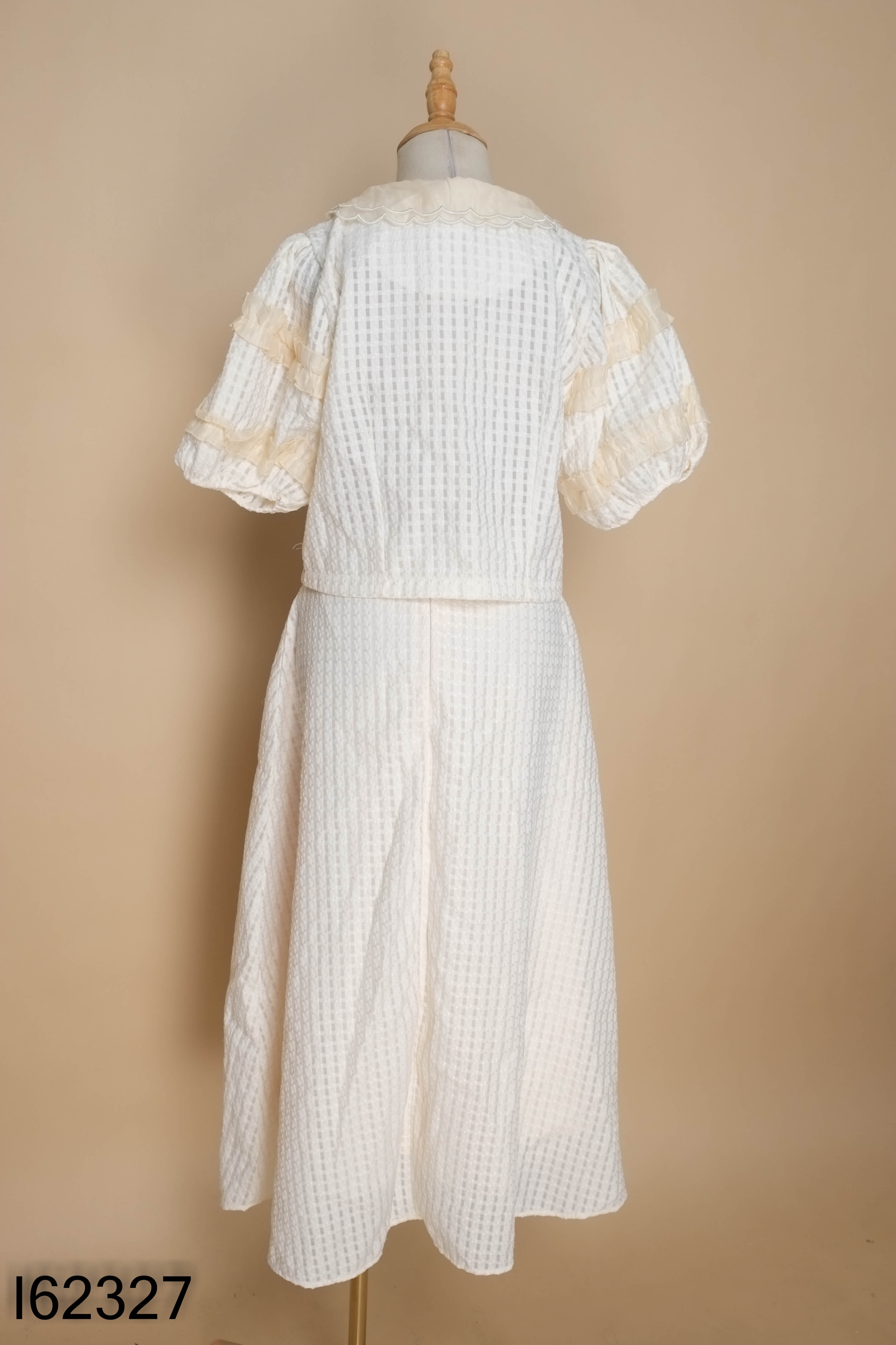 Set be áo kiểu cổ thêu hoa + chân váy