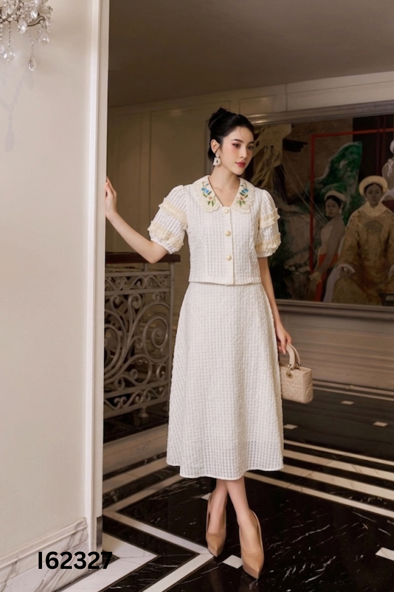 Set be áo kiểu cổ thêu hoa + chân váy