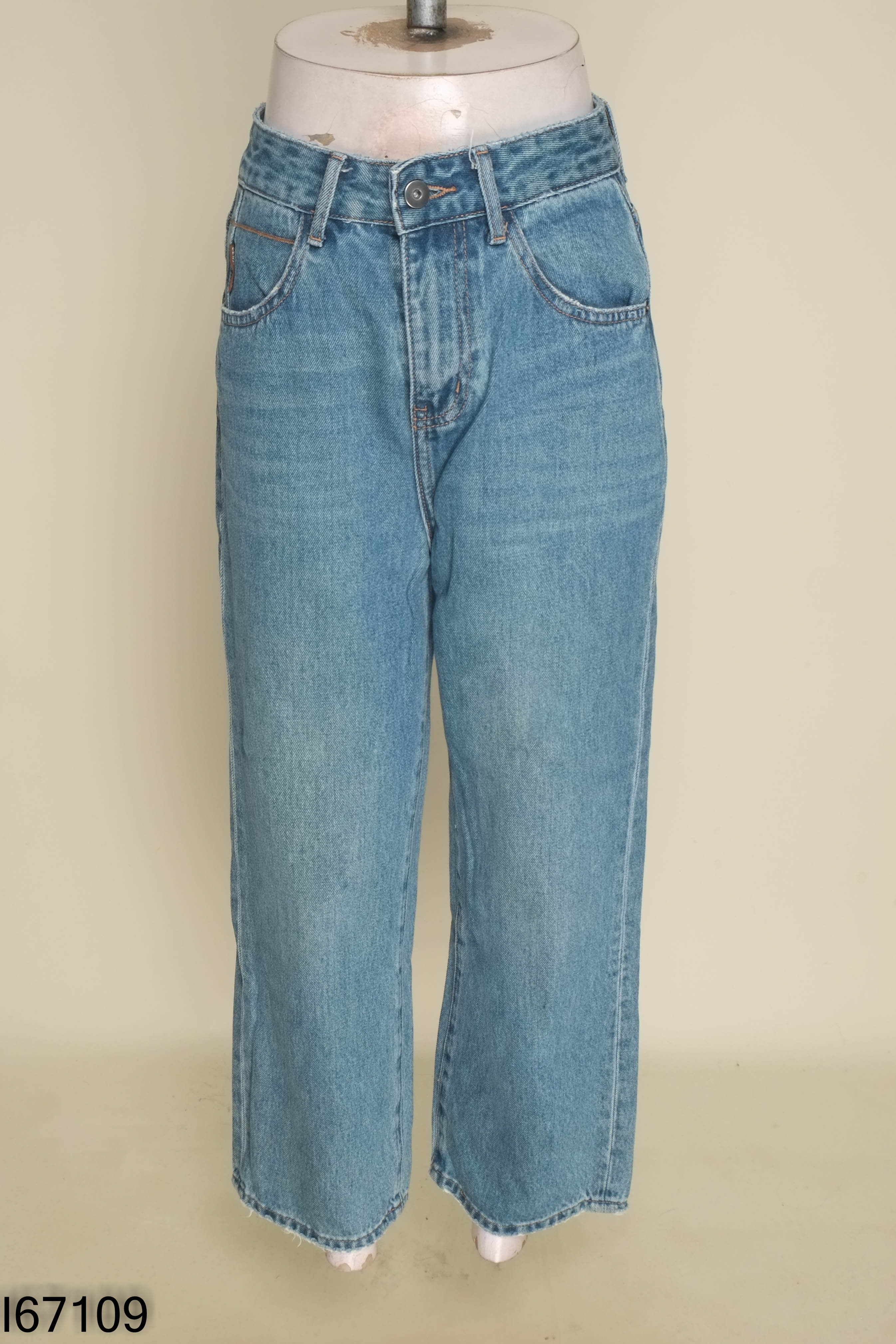 Quần jeans xanh suông