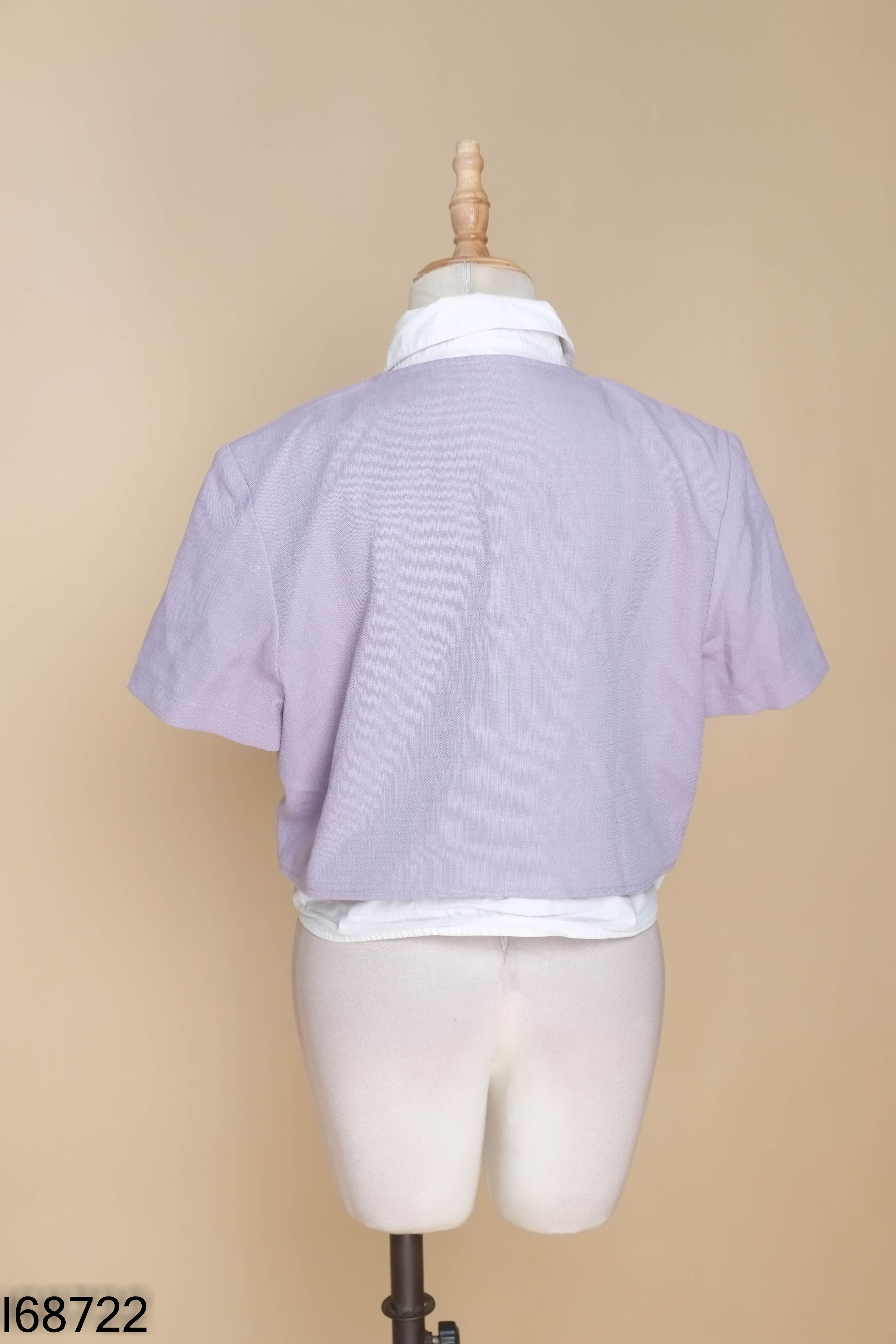 Áo tím cổ trắng phối cúc