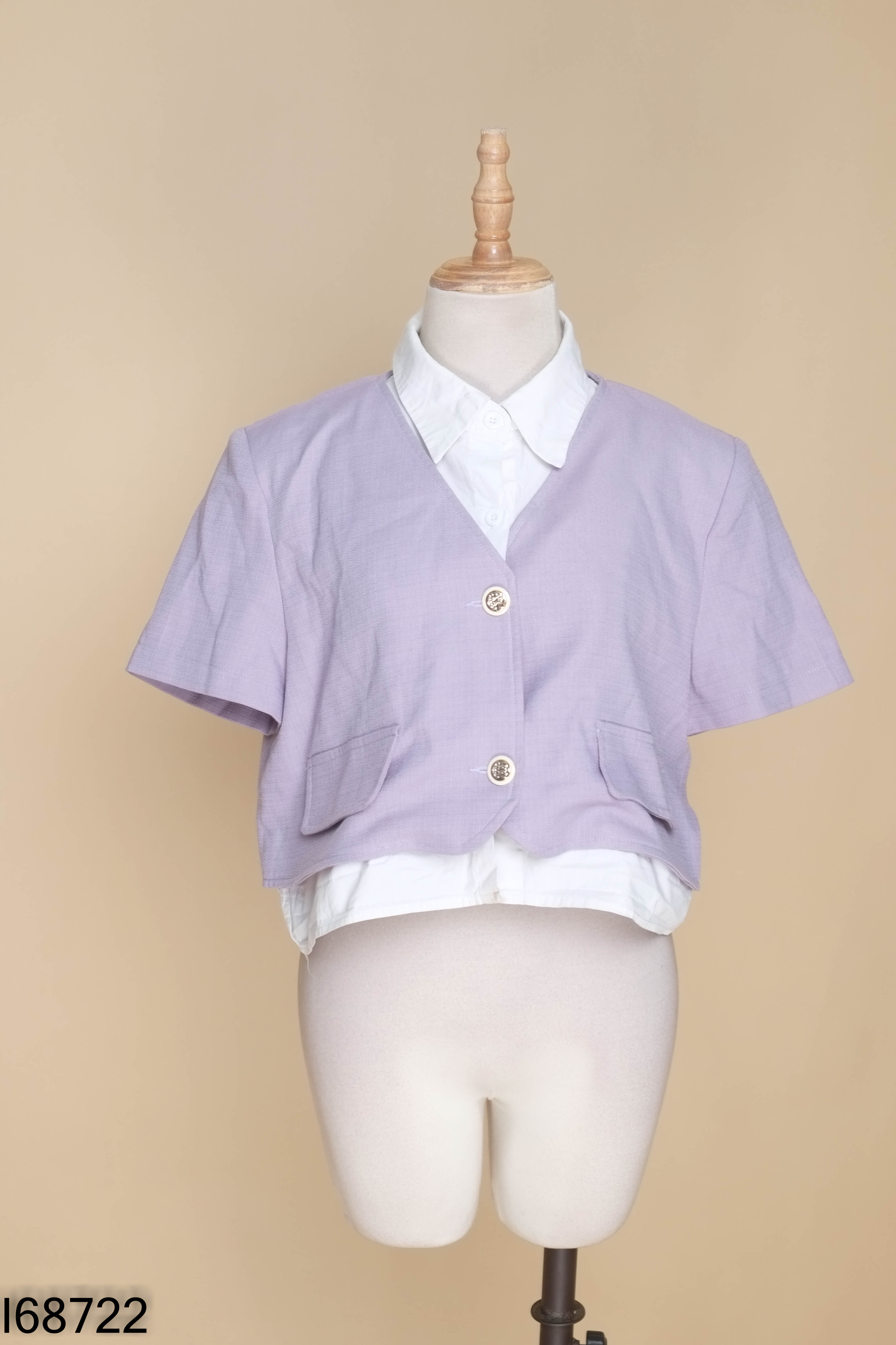 Áo tím cổ trắng phối cúc