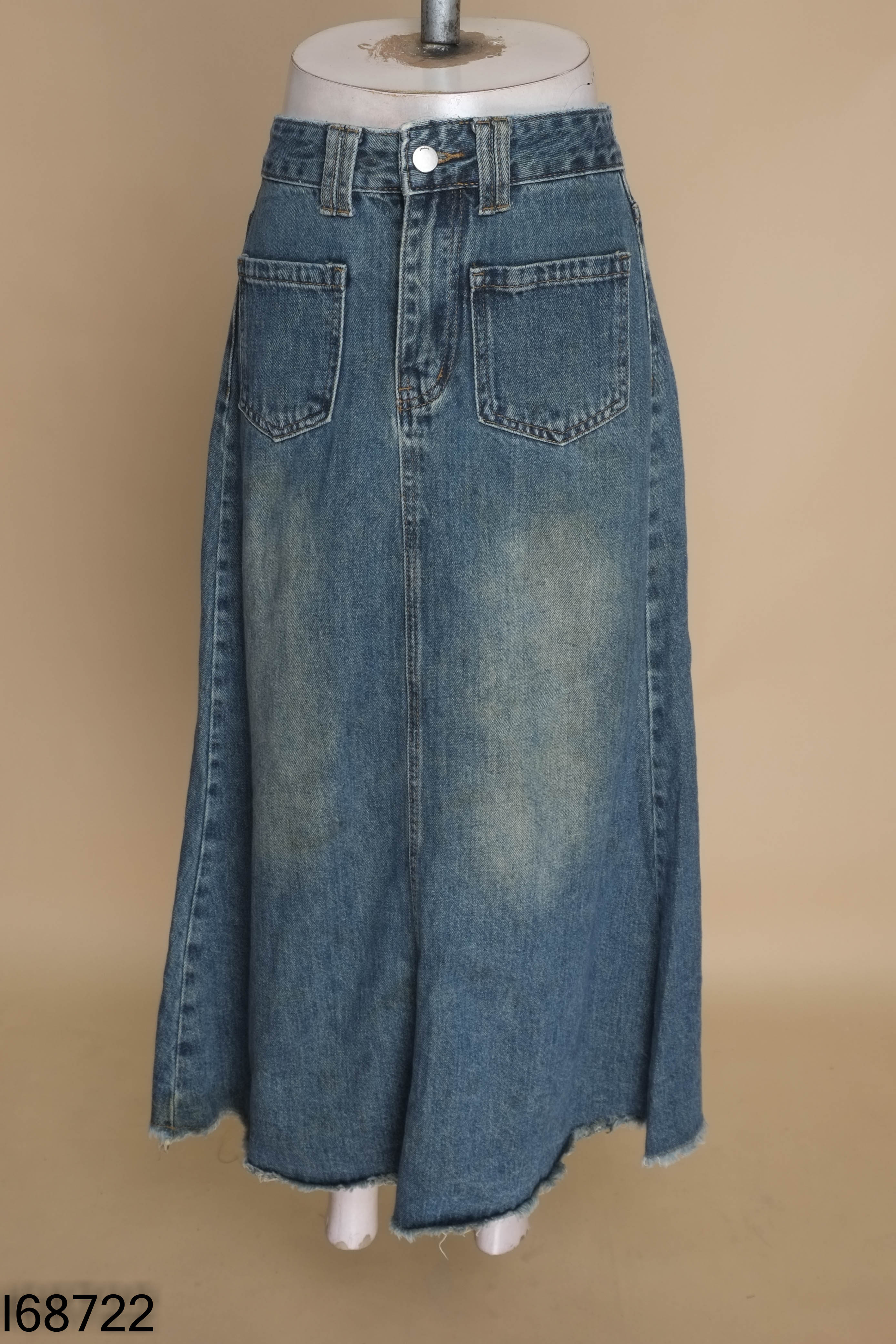 Chân váy jeans xanh dài phối túi