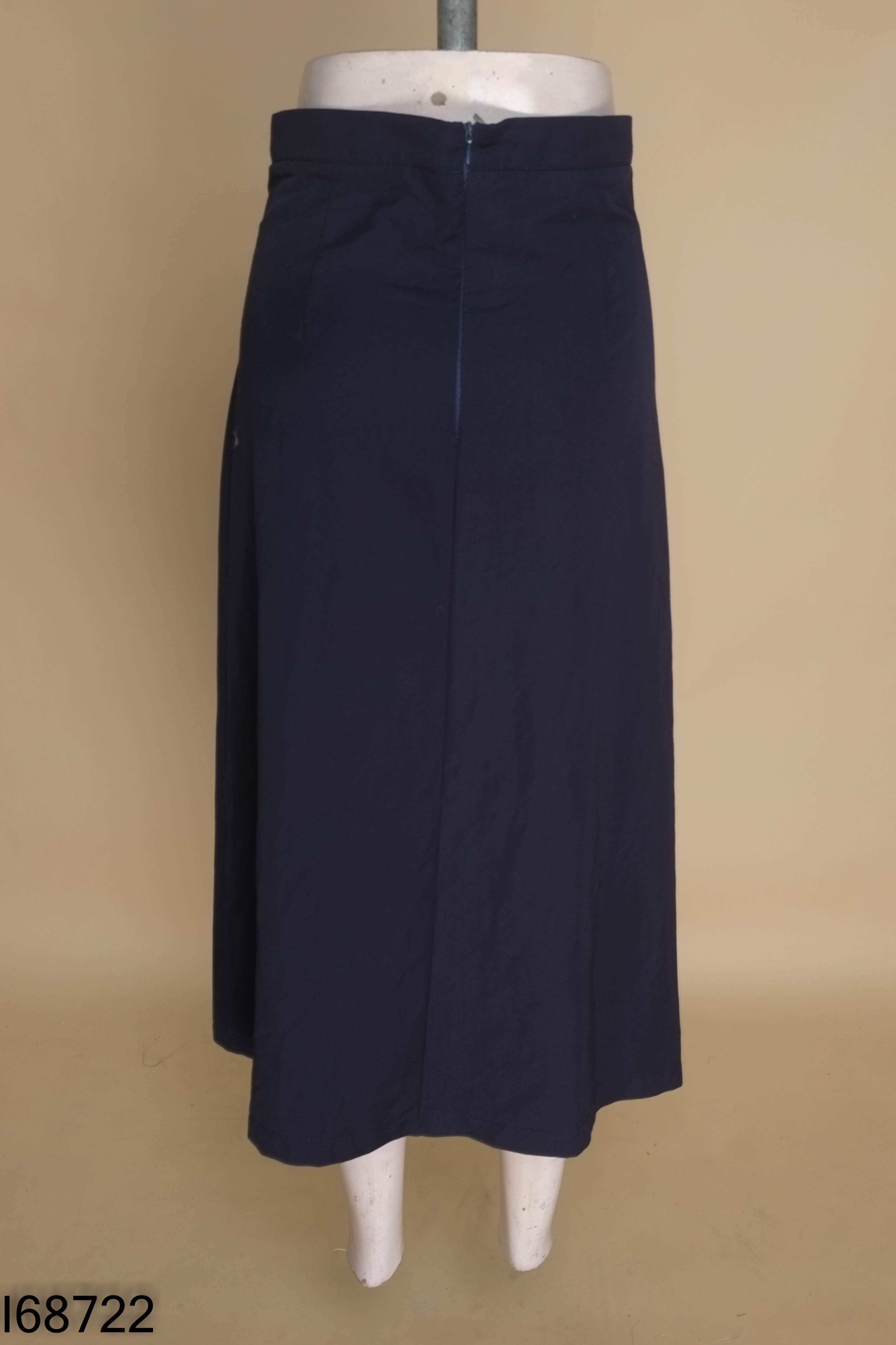 Chân váy xanh than nhỡ xếp ly
