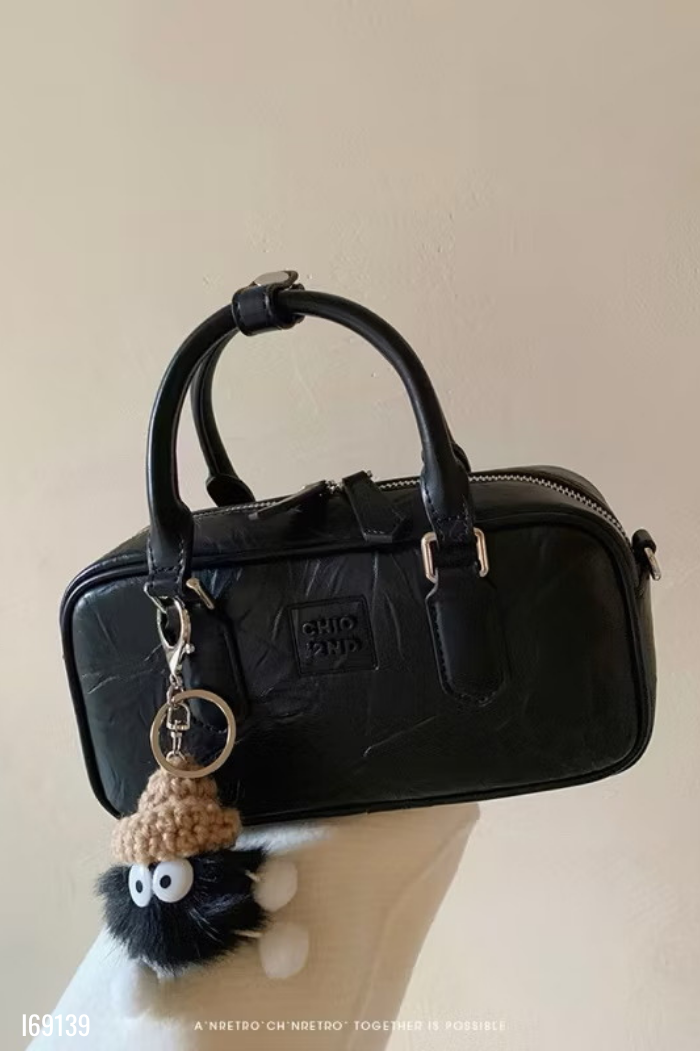 Túi xách đen hình chữ nhật