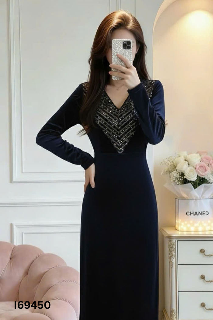 Váy nhung KHUN KHAO xanh than đính cườm