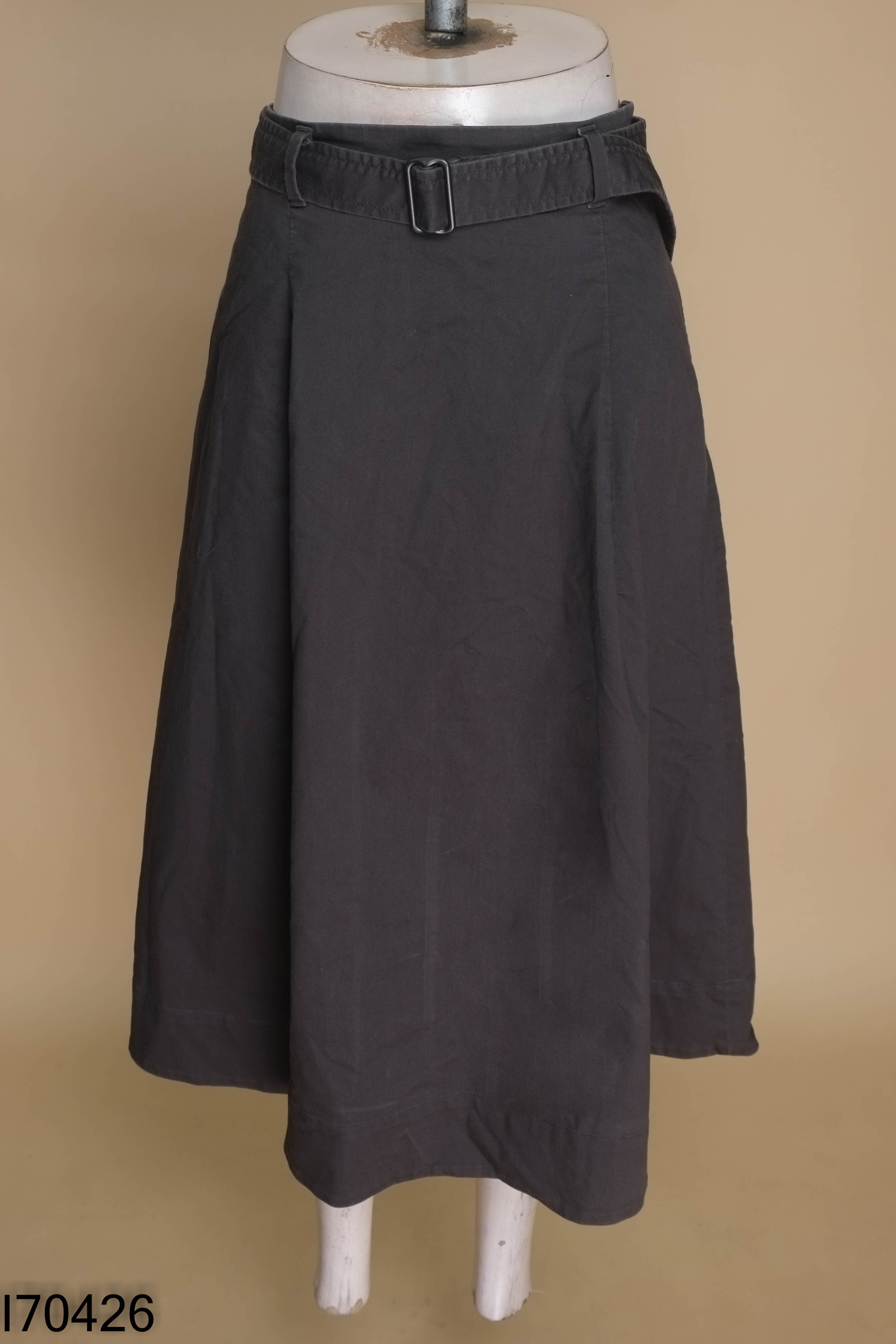 Chân váy UNIQLO kaki xám