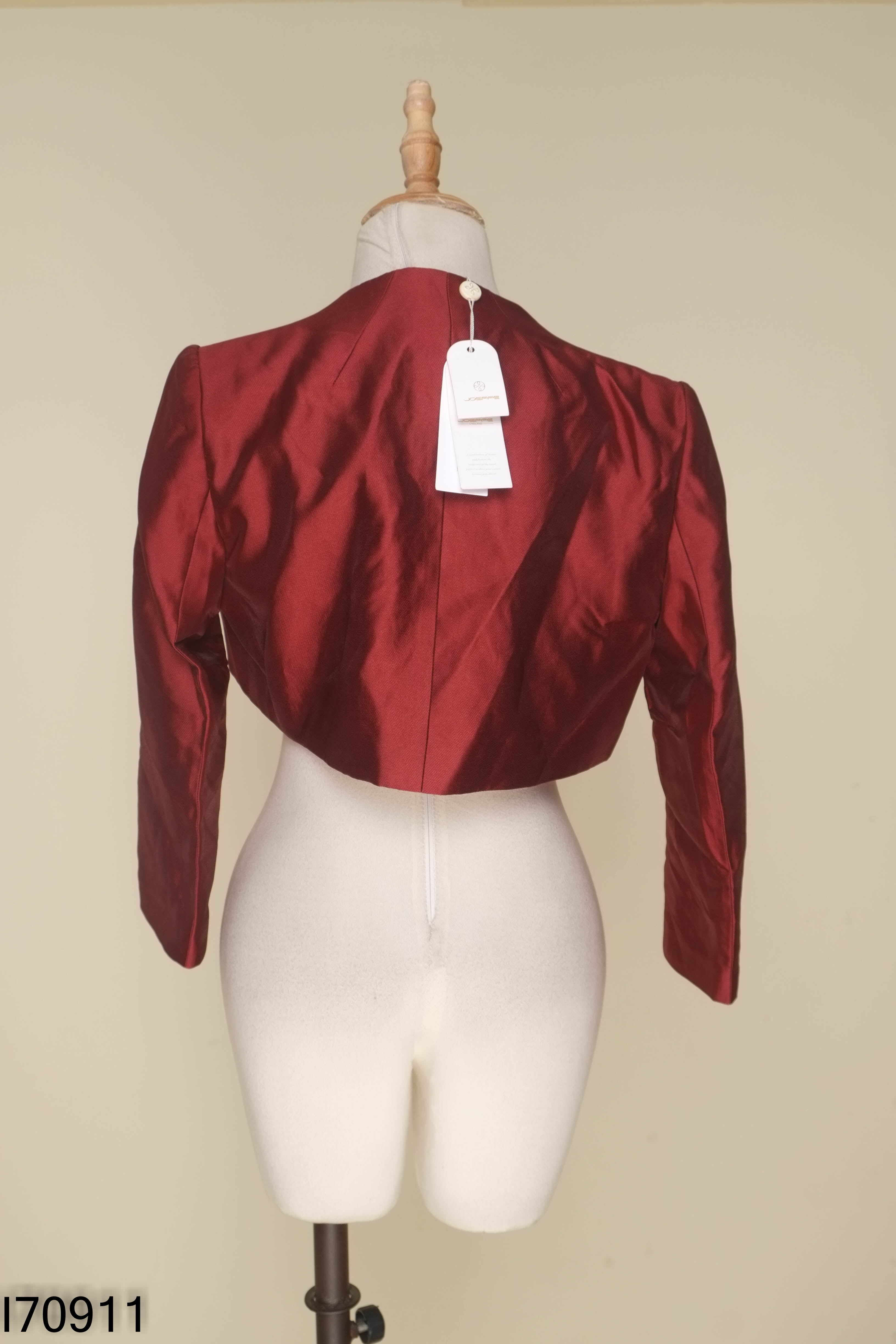 Áo khoác JOEFFE đỏ croptop