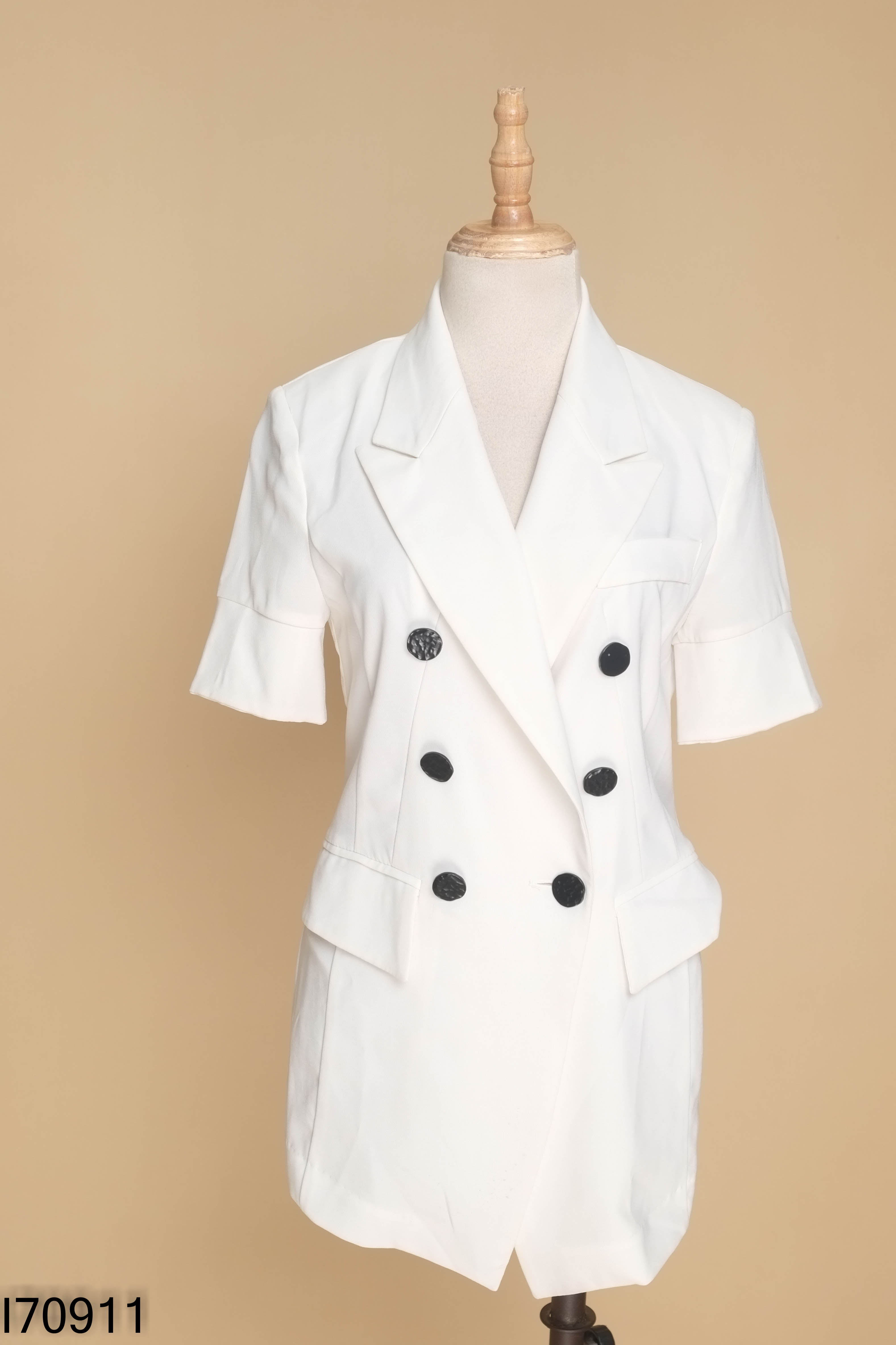 Áo blazer trắng tăy ngắn