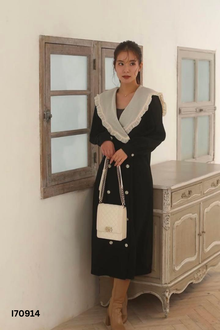 Váy đen cổ voan kem