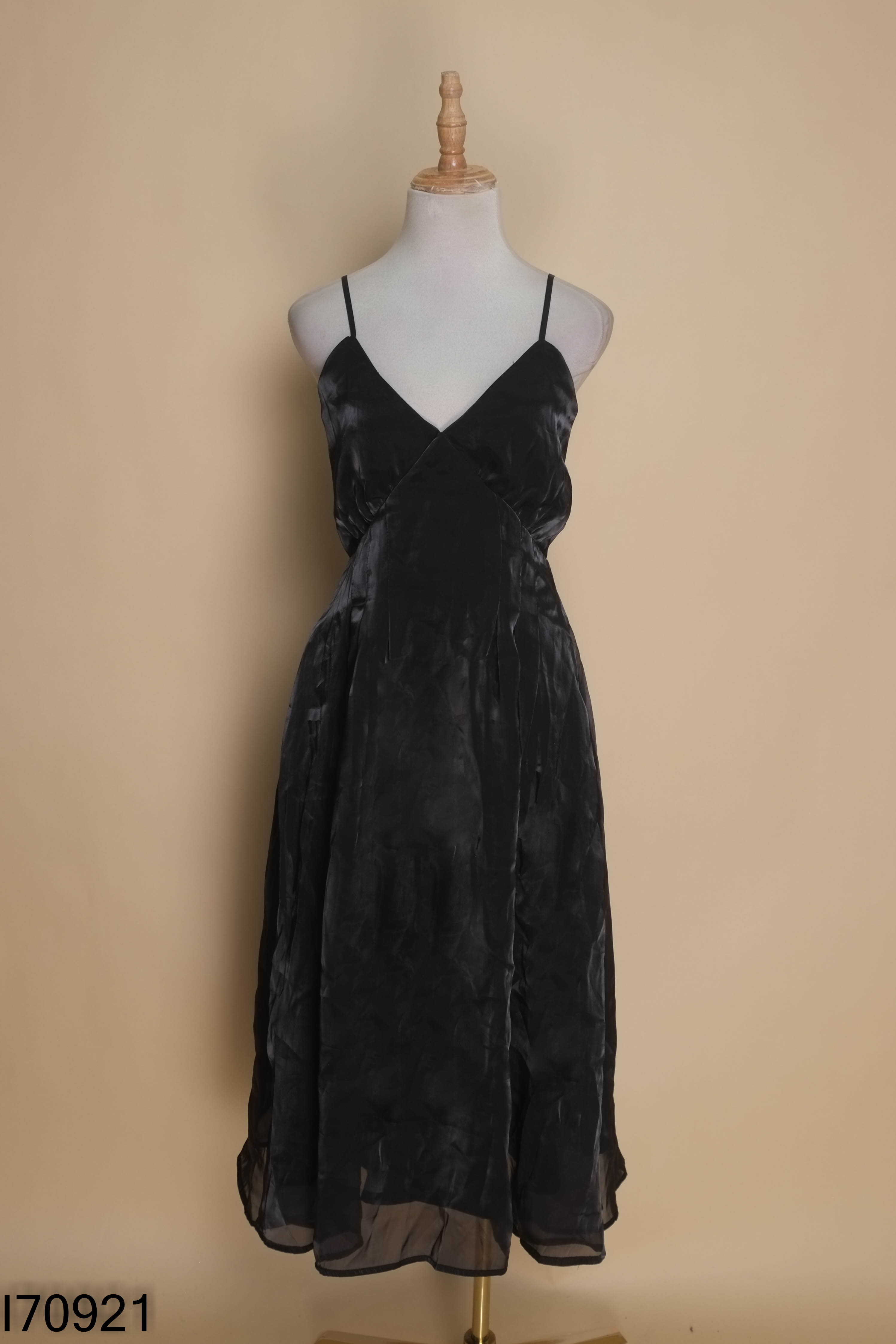 Váy organza đen hai dây