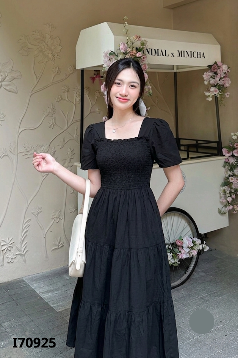 Váy đen nhún ngực