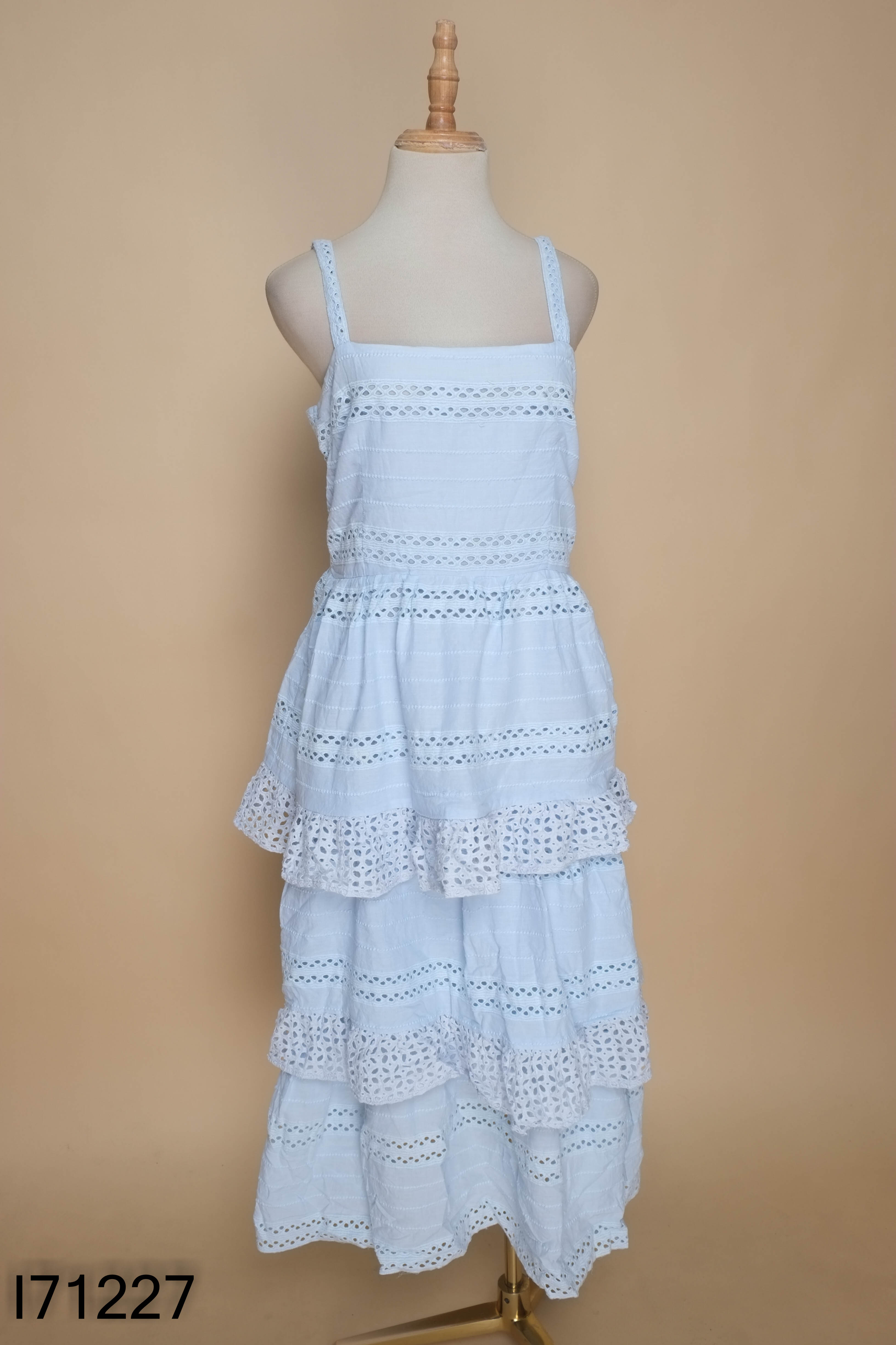 Váy xanh xếp tầng