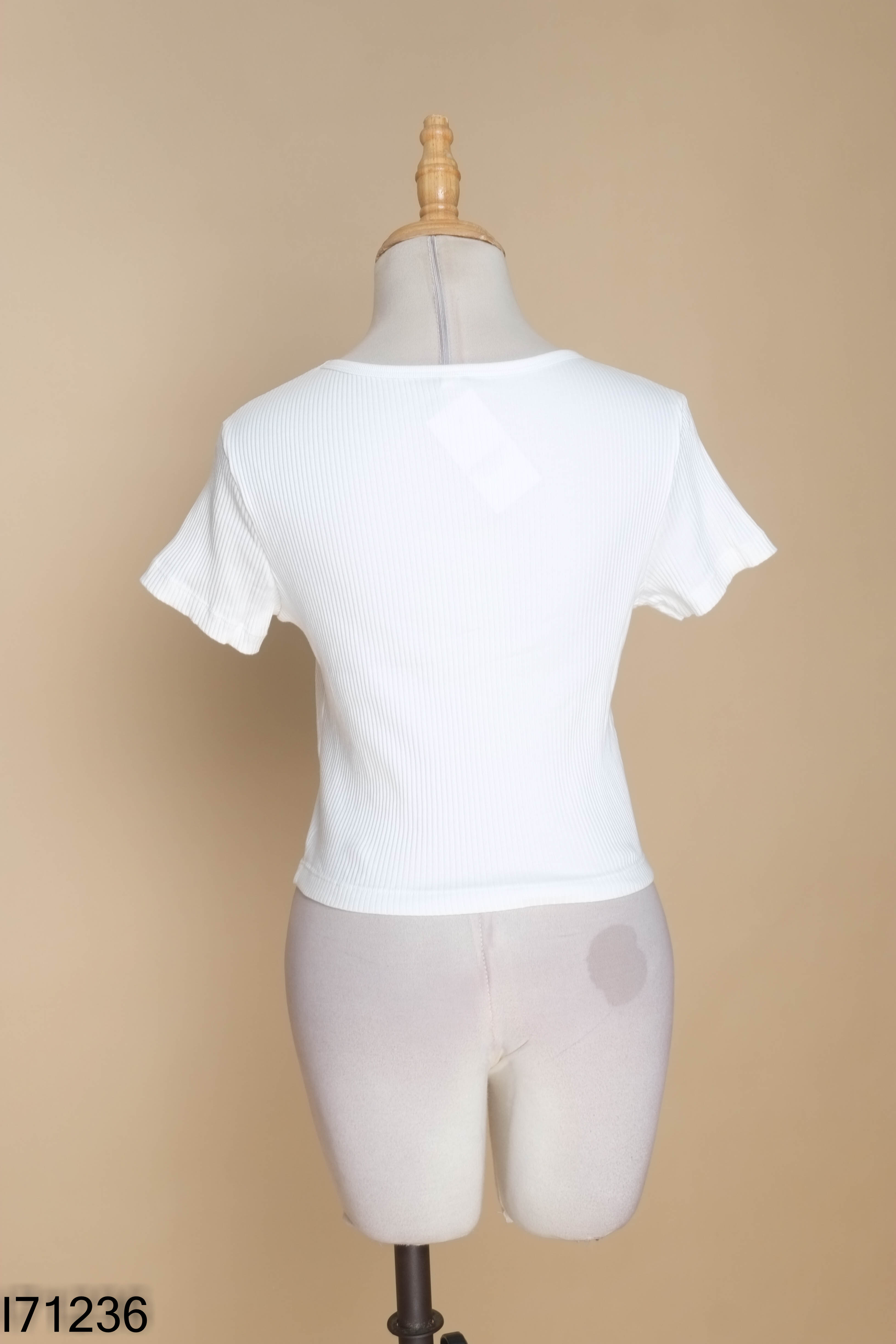 Áo UNIQLO xanh hoa tay phồng