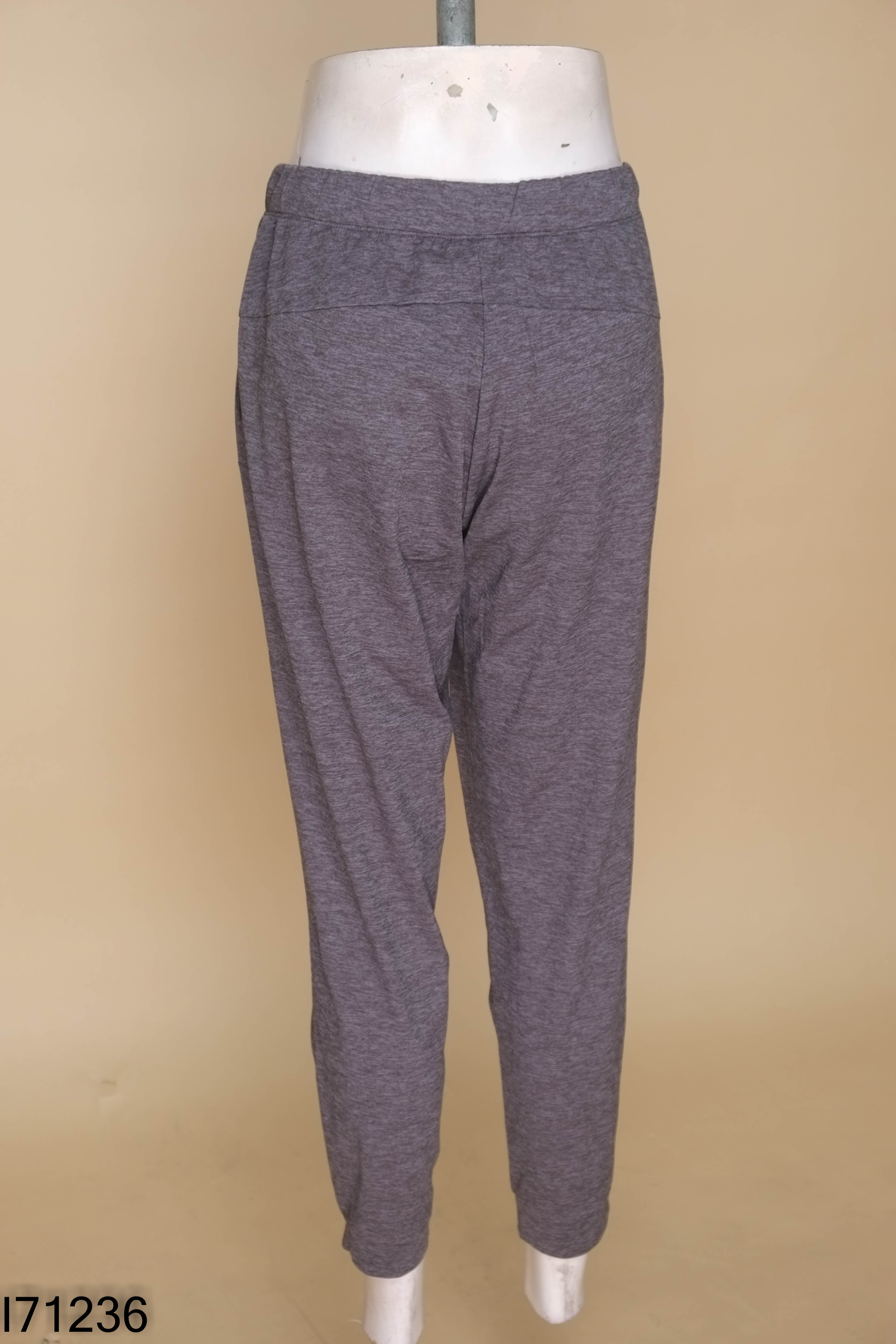 Quần UNIQLO xám tiêu
