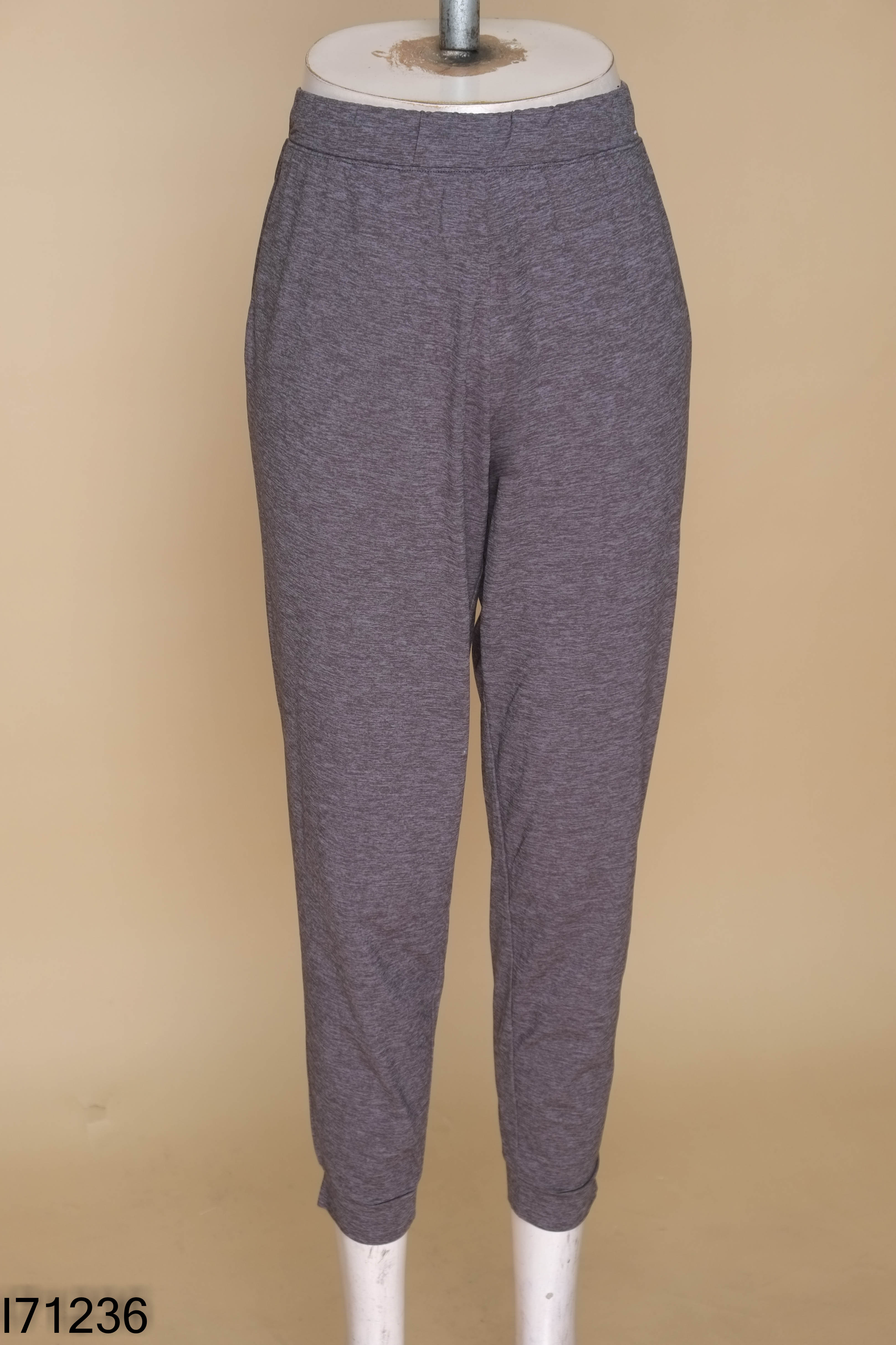 Quần UNIQLO xám tiêu