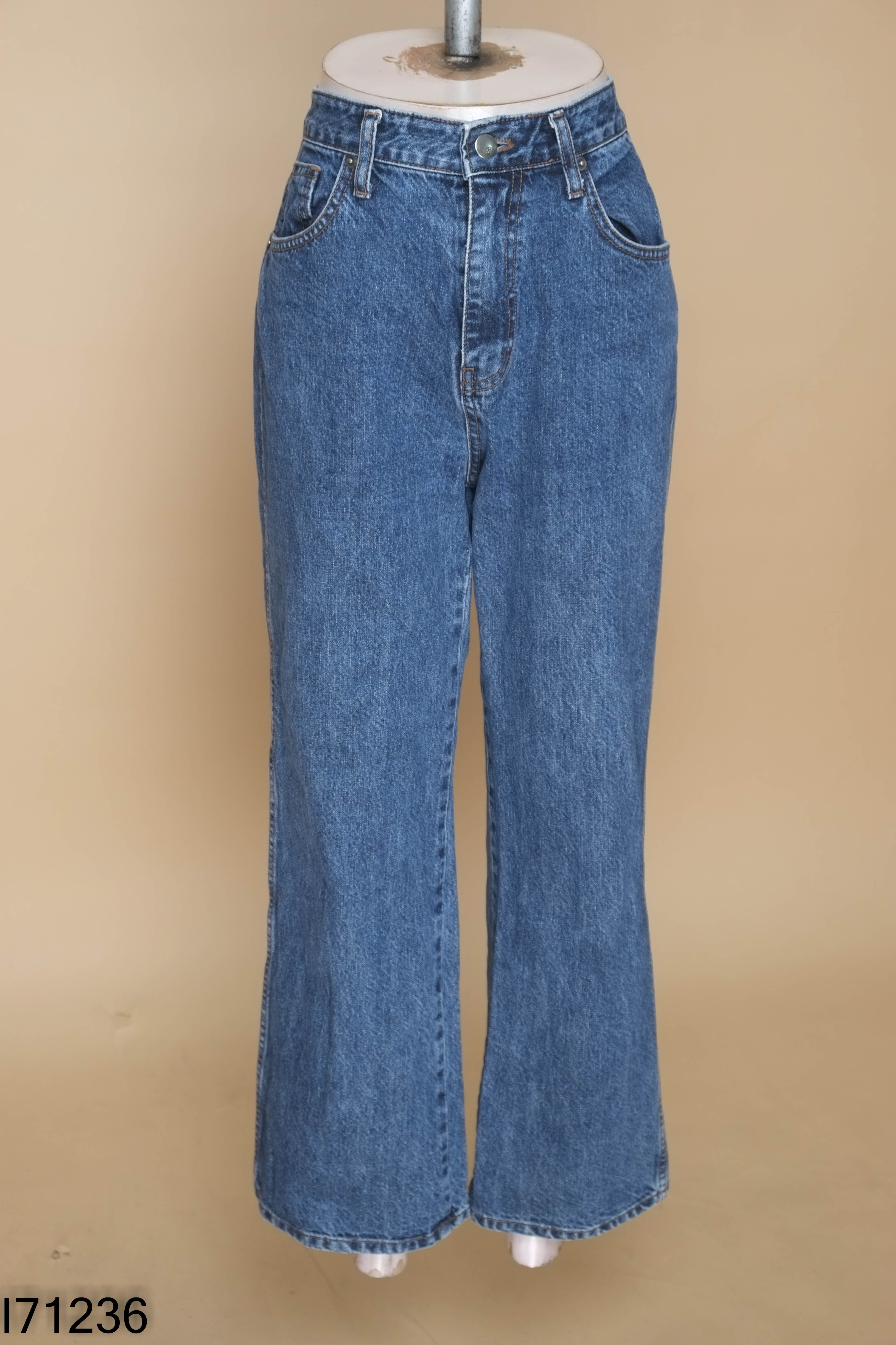 Quần jeans xanh trơn
