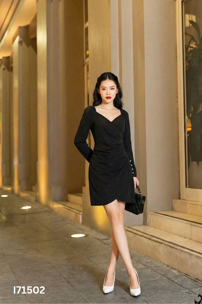 Váy đen trơn gấp ly eo đính ngọc tay