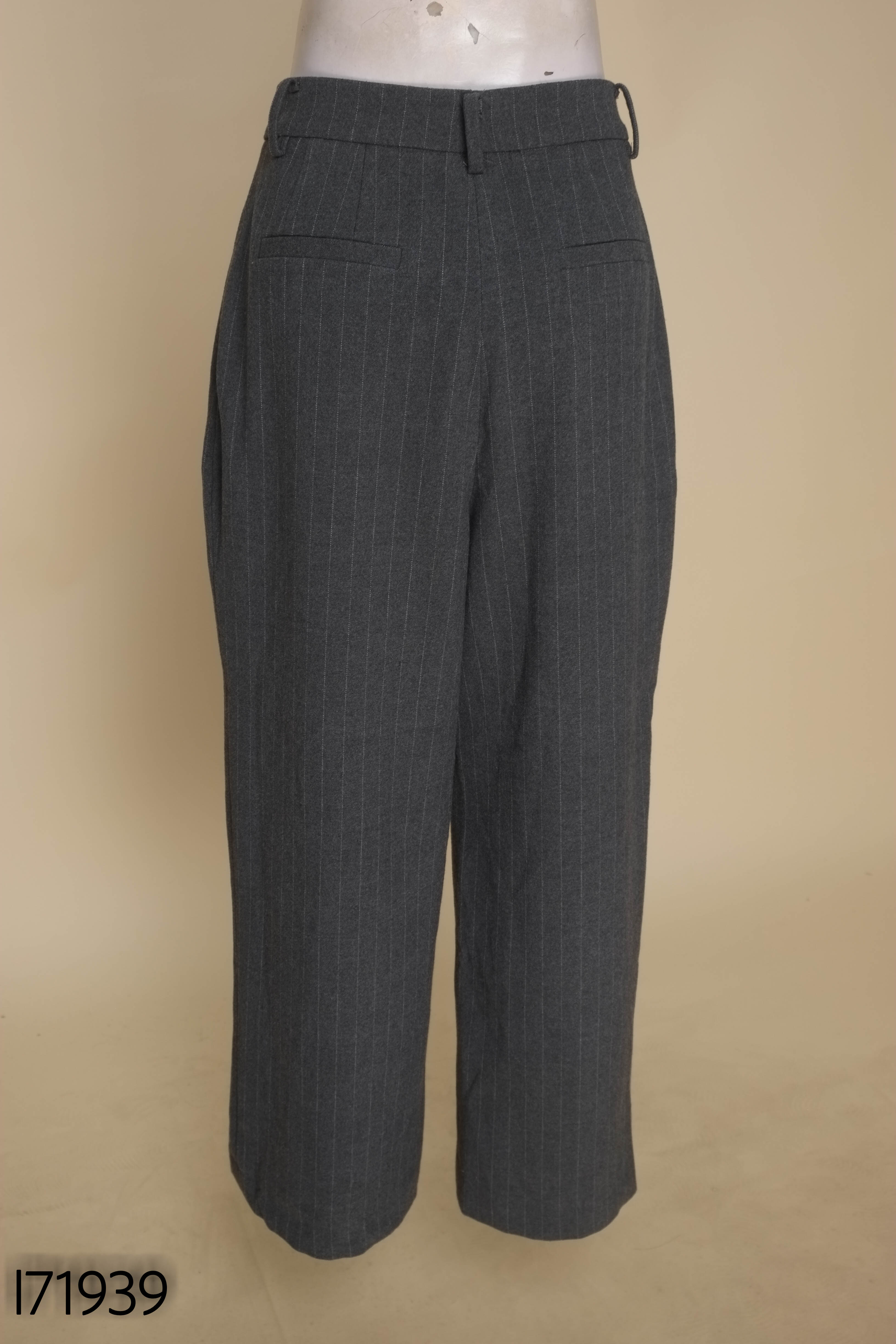 Quần ghi kẻ GIORDANO