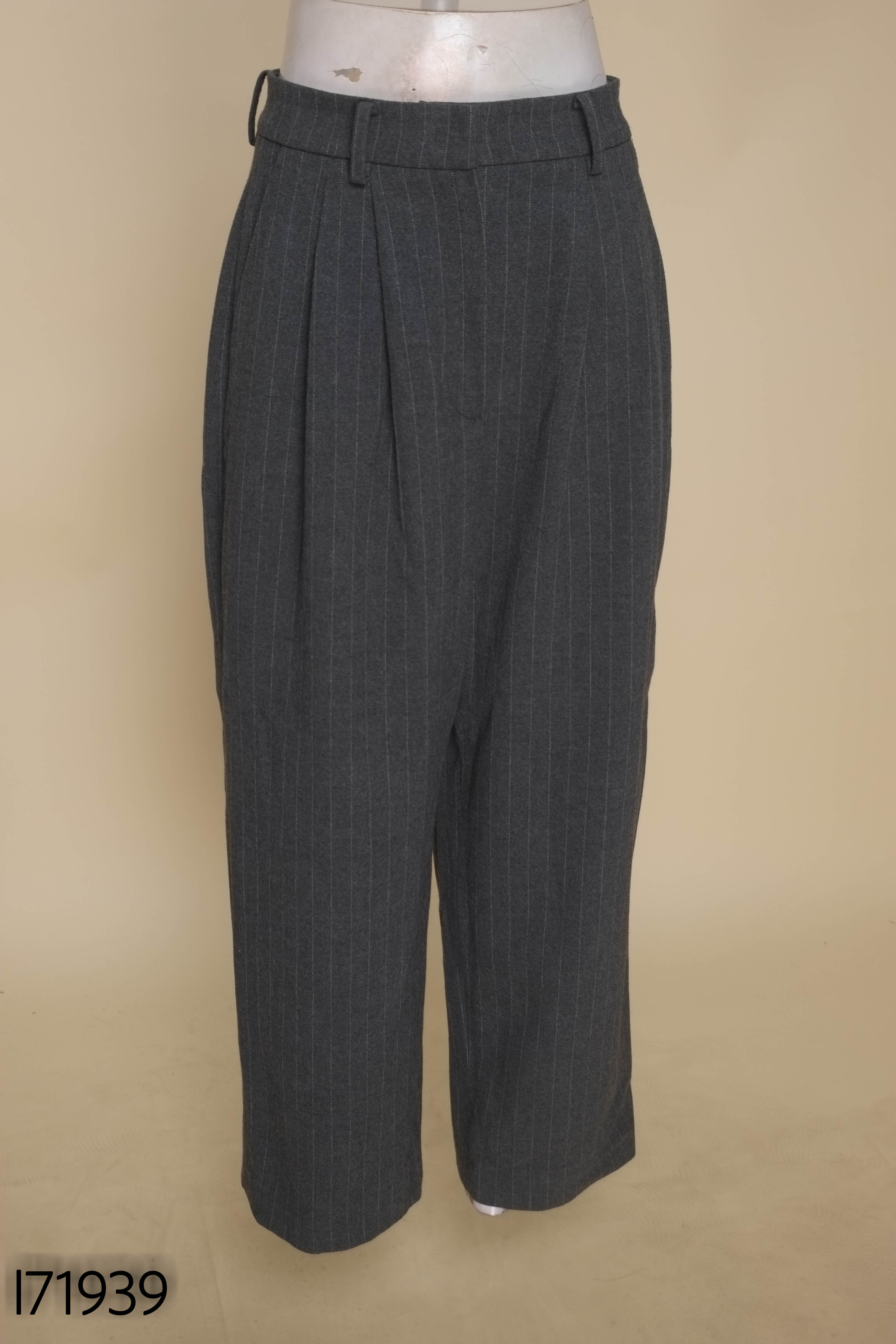 Quần ghi kẻ GIORDANO