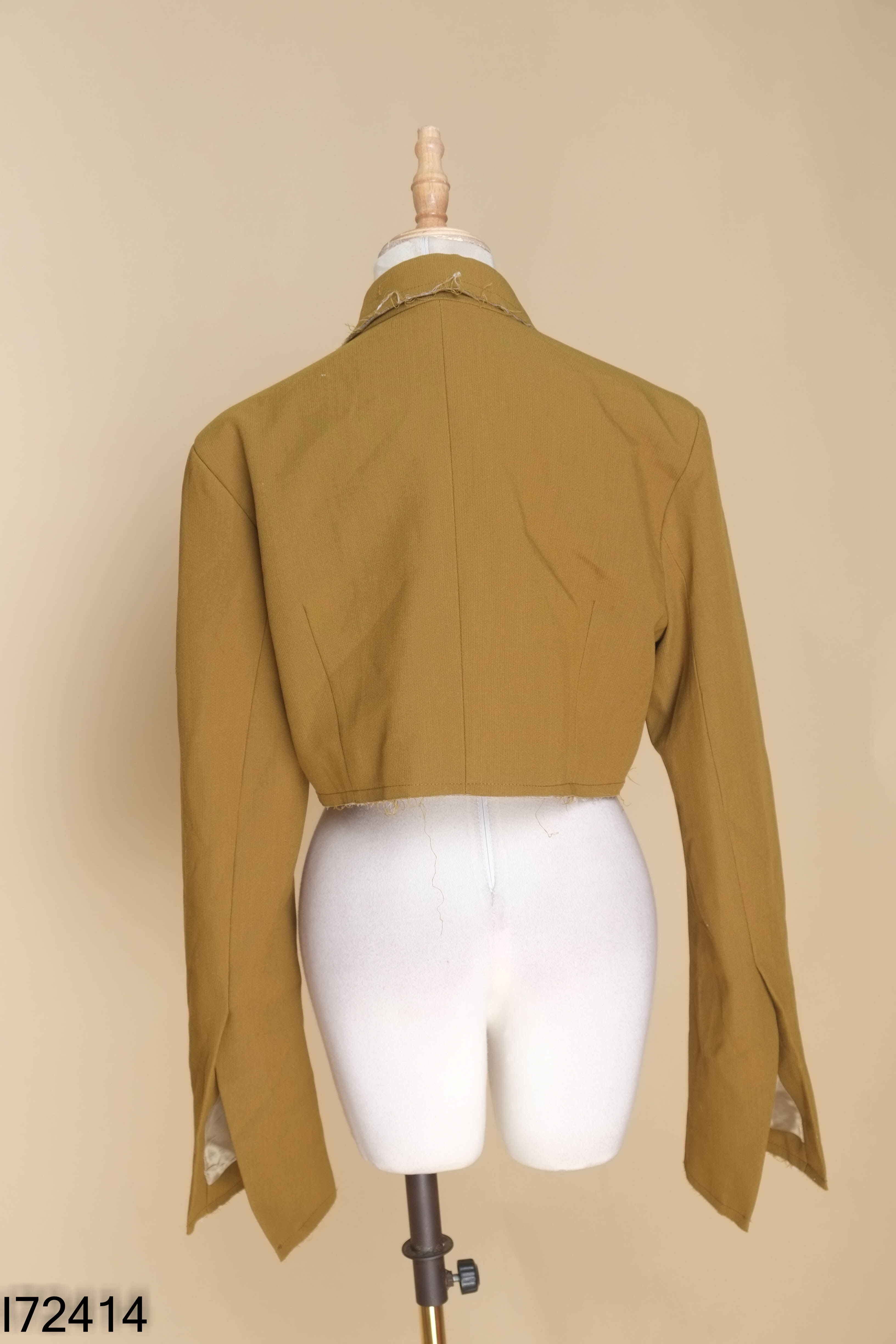 Áo vest rêu dáng ngắn