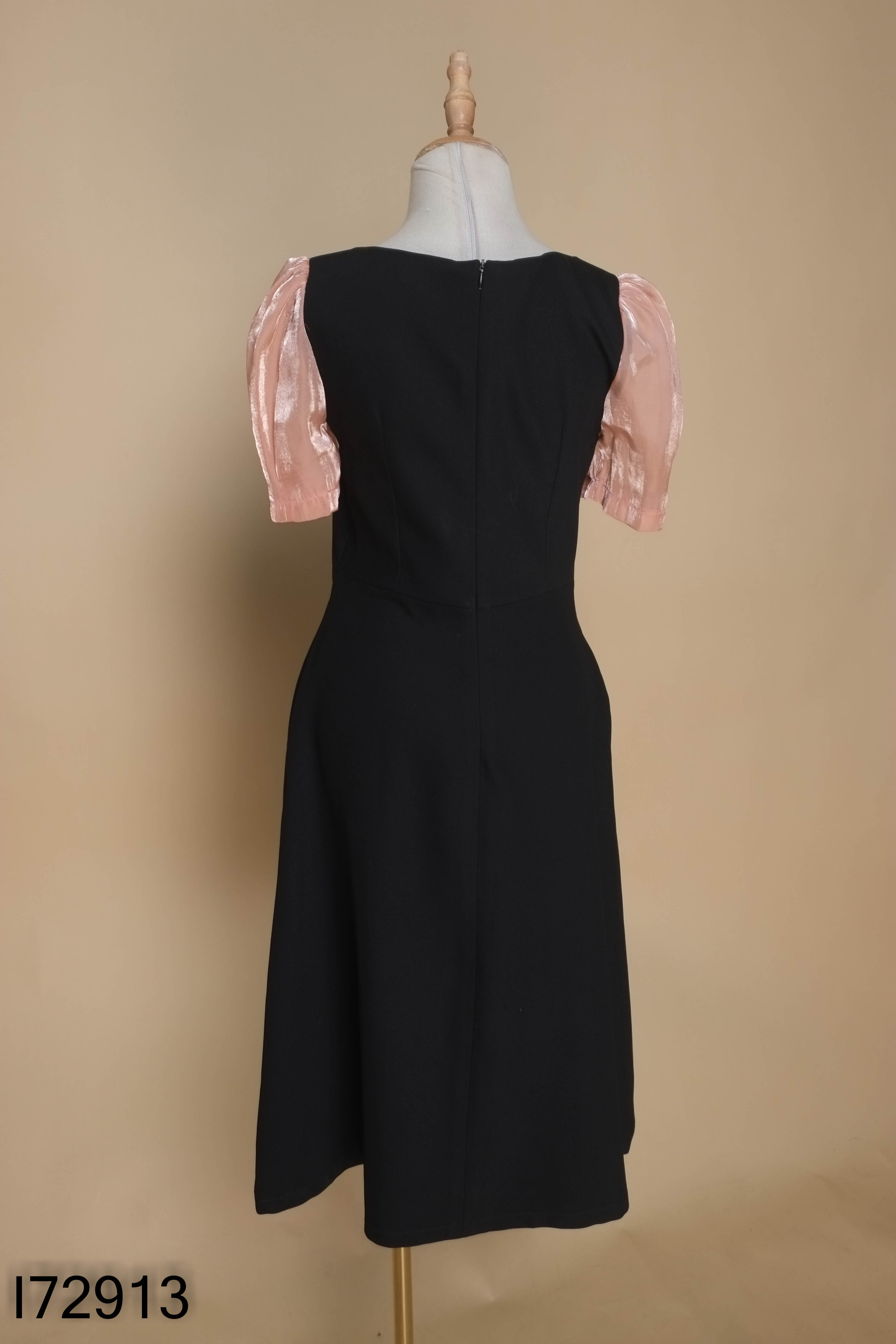 Váy đen phối organza hồng